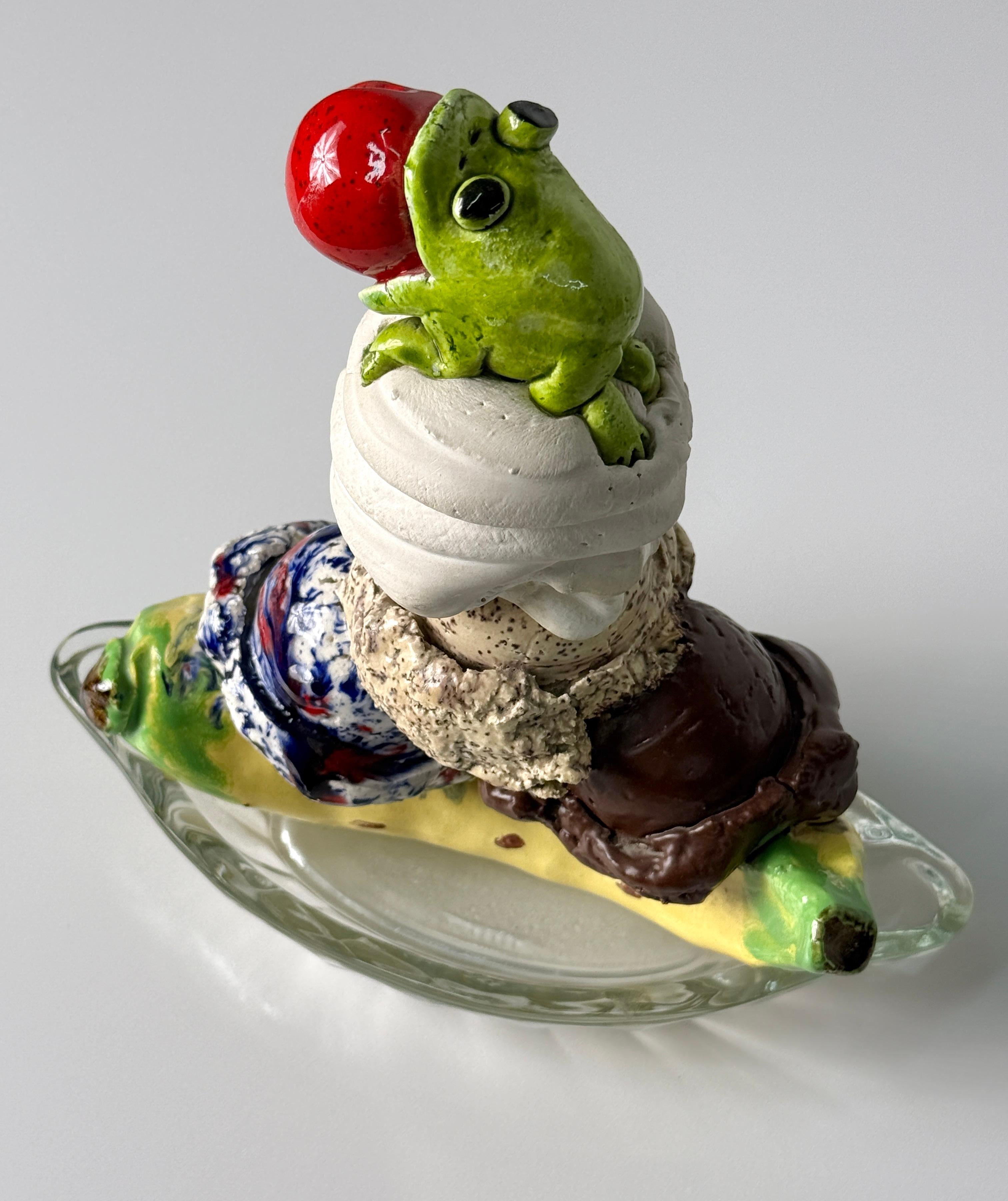 David Gilhooly Ceramic Frog Ice Cream Sundae Sculpture Funk Art Pottery 1983 In Good Condition For Sale In Troy, MI