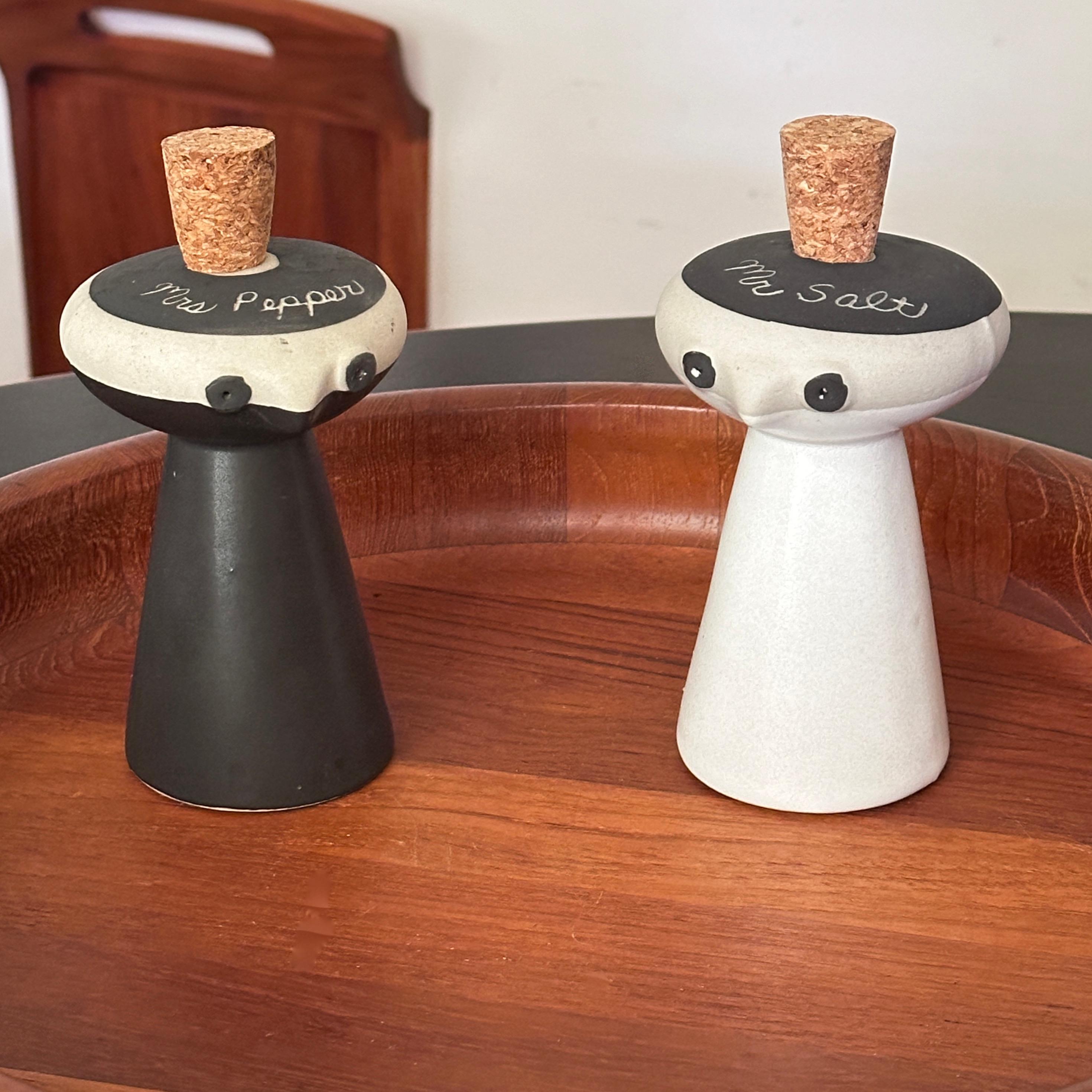 David Gill Para Bennington Potters El señor salero y la señora pimentera Estadounidense en venta