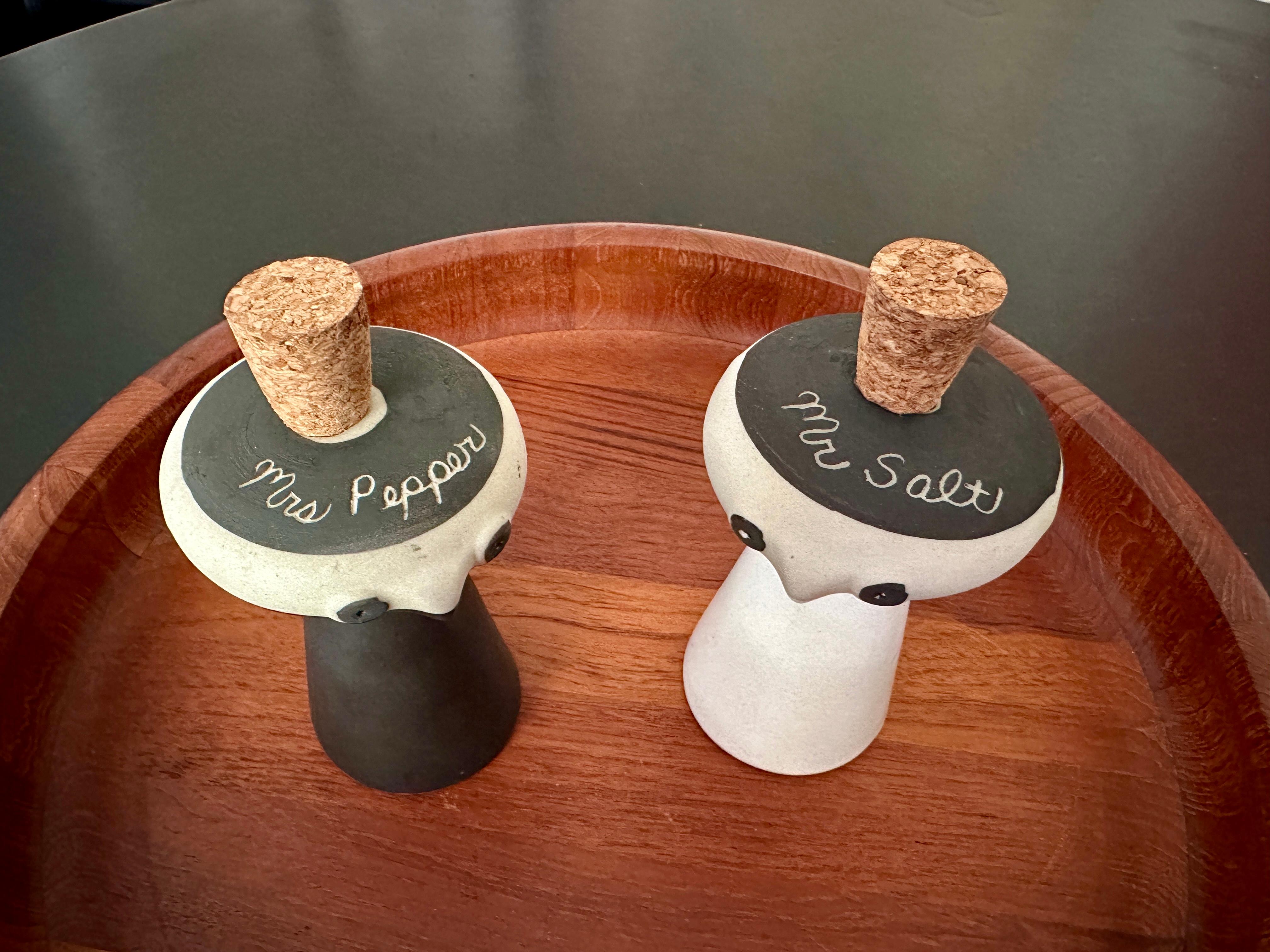 David Gill Para Bennington Potters El señor salero y la señora pimentera Hecho a mano en venta