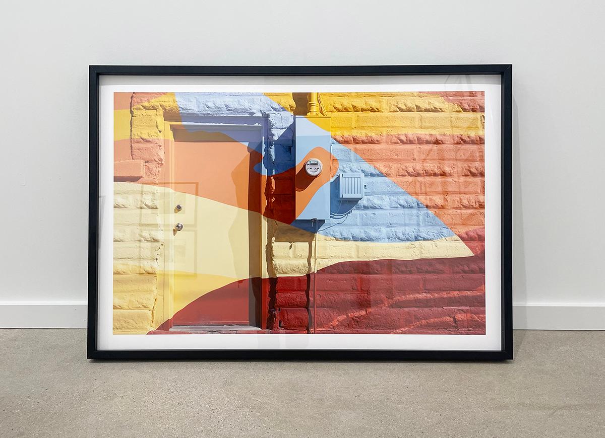 Truth or Consequences, NM - Photographie couleur, abstrait, mur peint, porte - Orange Color Photograph par David Graham