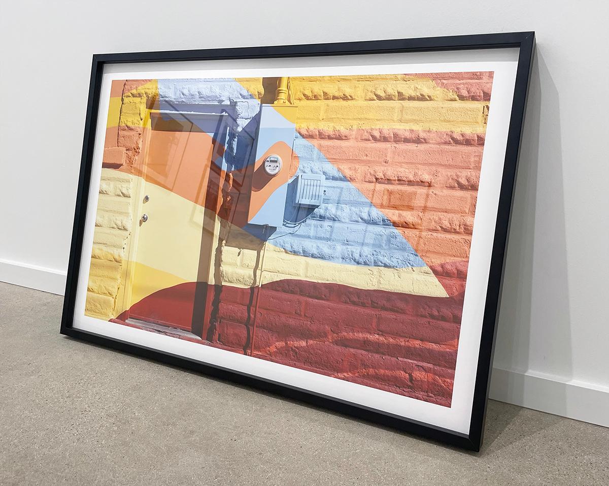 Truth or Consequences, NM - Photographie couleur, abstrait, mur peint, porte en vente 1