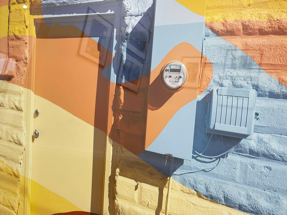 Truth or Consequences, NM - Photographie couleur, abstrait, mur peint, porte en vente 2