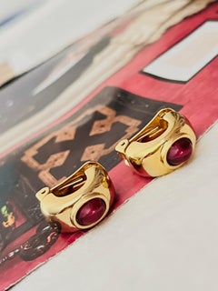 Orecchini a clip vintage rari di David Grau: oro, rubino rosso ovale a cabochon, cristallo bombato