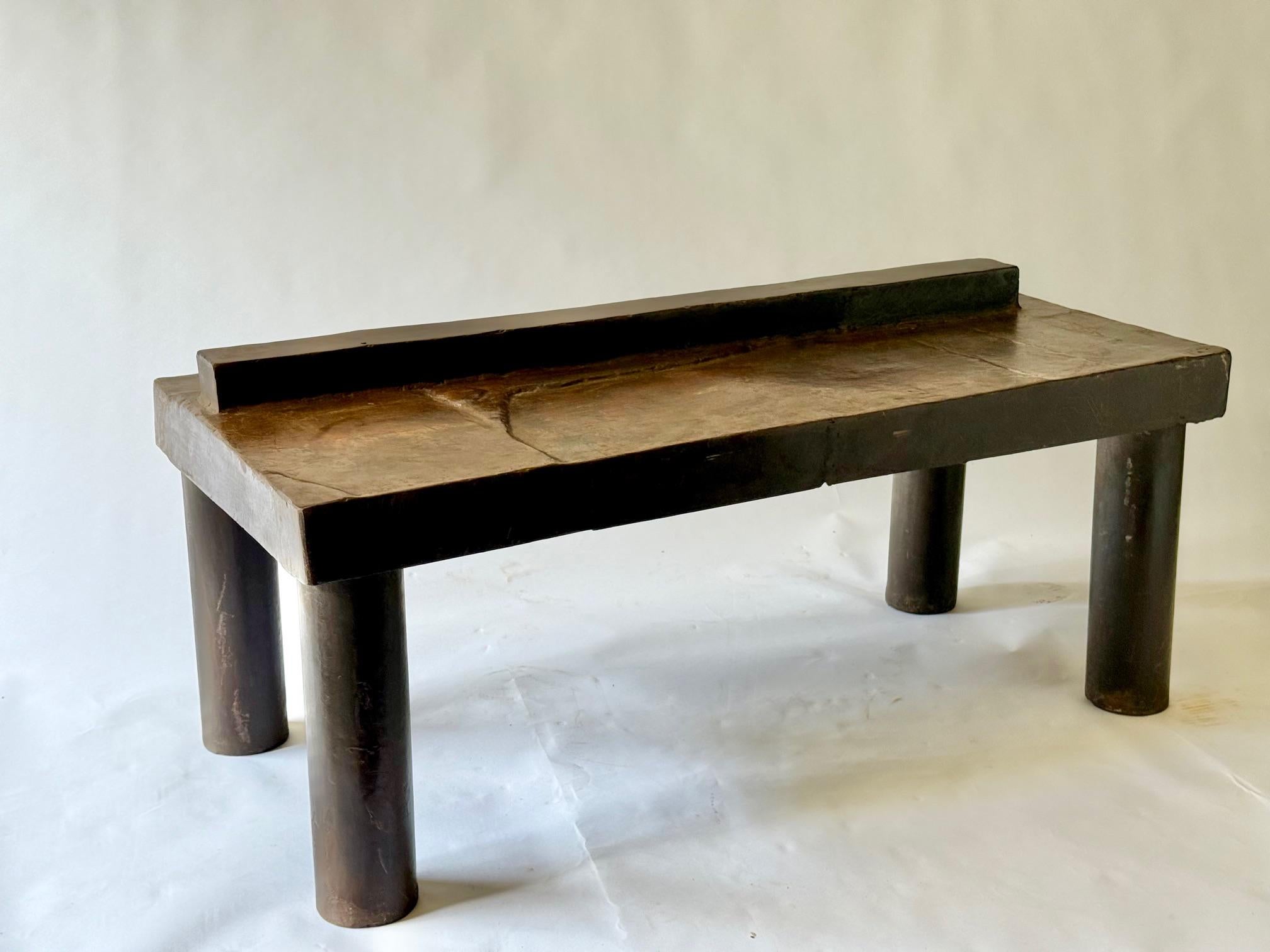 Mesa de acero David Hacker.  Piezas y soldadura de acero.  Única.  Acabado encerado. Soldado en venta