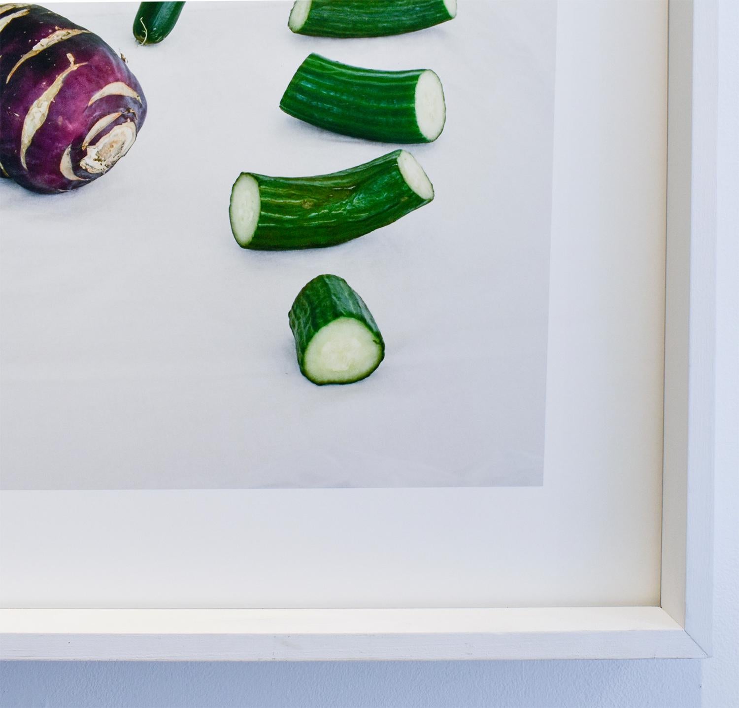Cucumbers & Kohlrabi (Framierte Stilllebenfotografie, lila und grüne Gemüse)  (Grau), Still-Life Photograph, von David Halliday