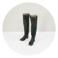 Hip Waders ( kreisförmiges Stillleben schwarzer Stiefel in Nantucket Fish Shanty)