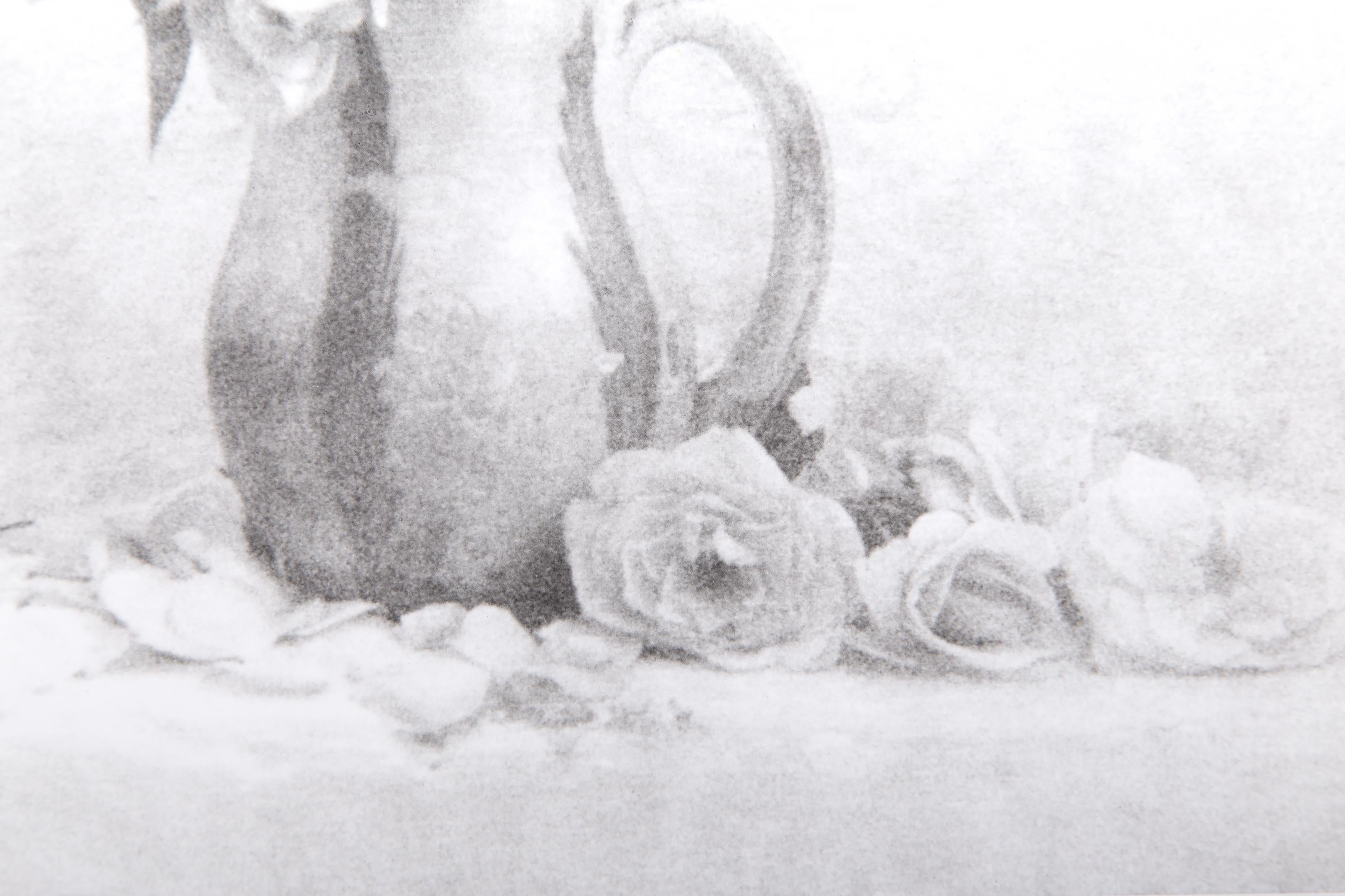 Rosas en jarra, Fotografía de David Hamilton en venta 2