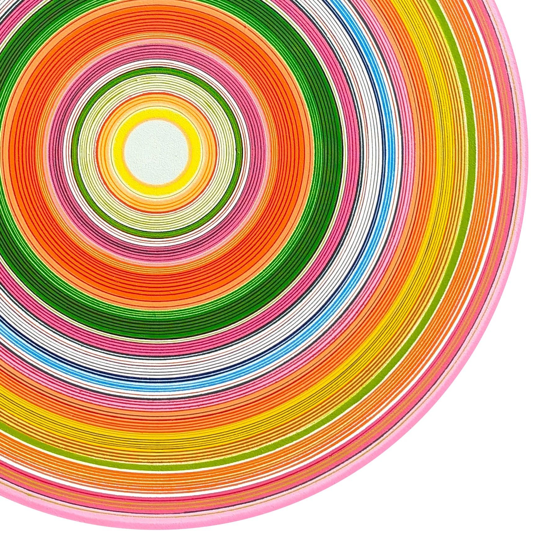 Colorato quadro circolare astratto contemporaneo dell'artista David Hardaker di Houston, TX. Firmato, intitolato e datato dall'artista sul retro. 

Dichiarazione dell'artista: L'opera è una risposta alla musica.

L'applicazione della texture e