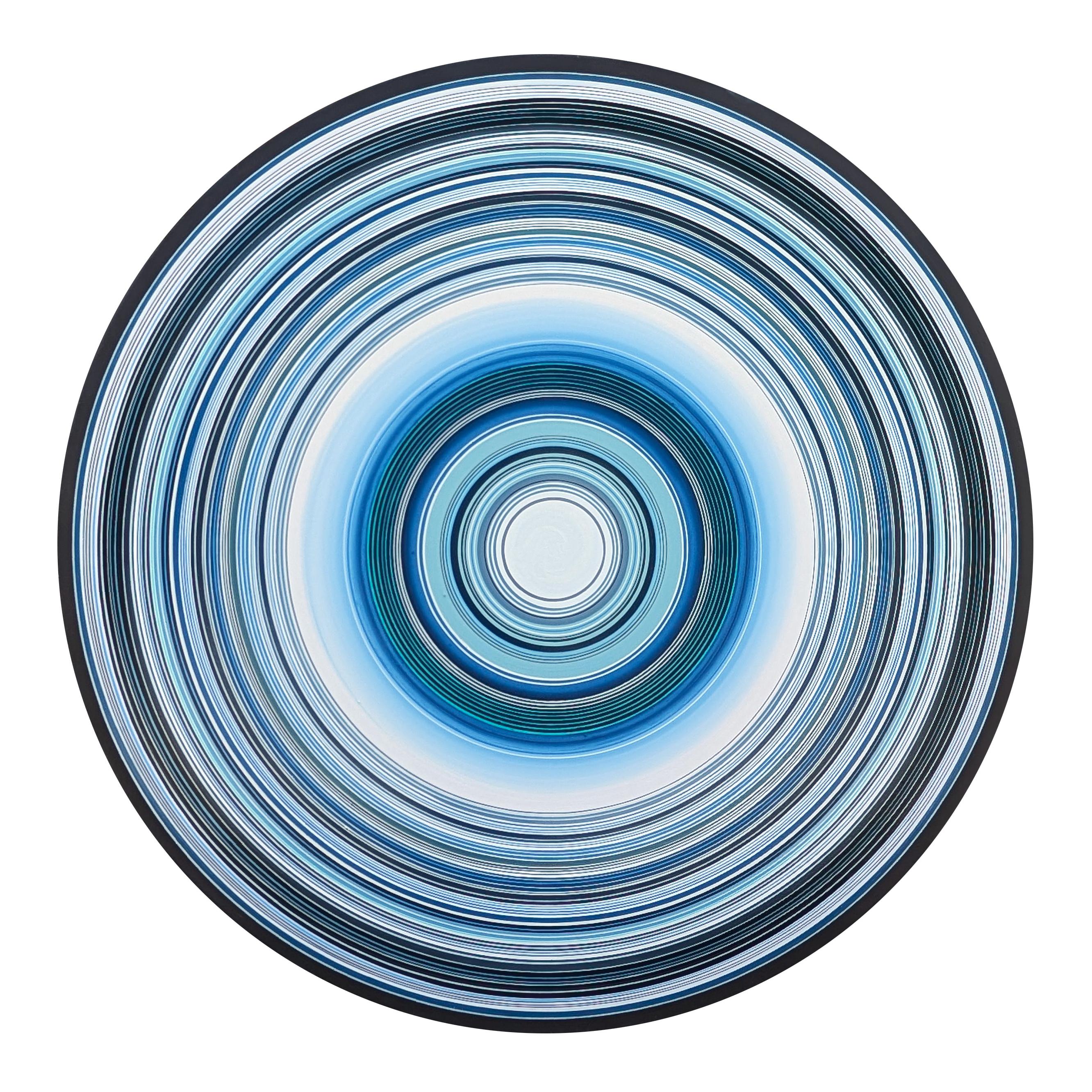 "Lightning Bolt" Zeitgenössische blaue, marineblaue und weiße konzentrische Kreismalerei – Mixed Media Art von David Hardaker