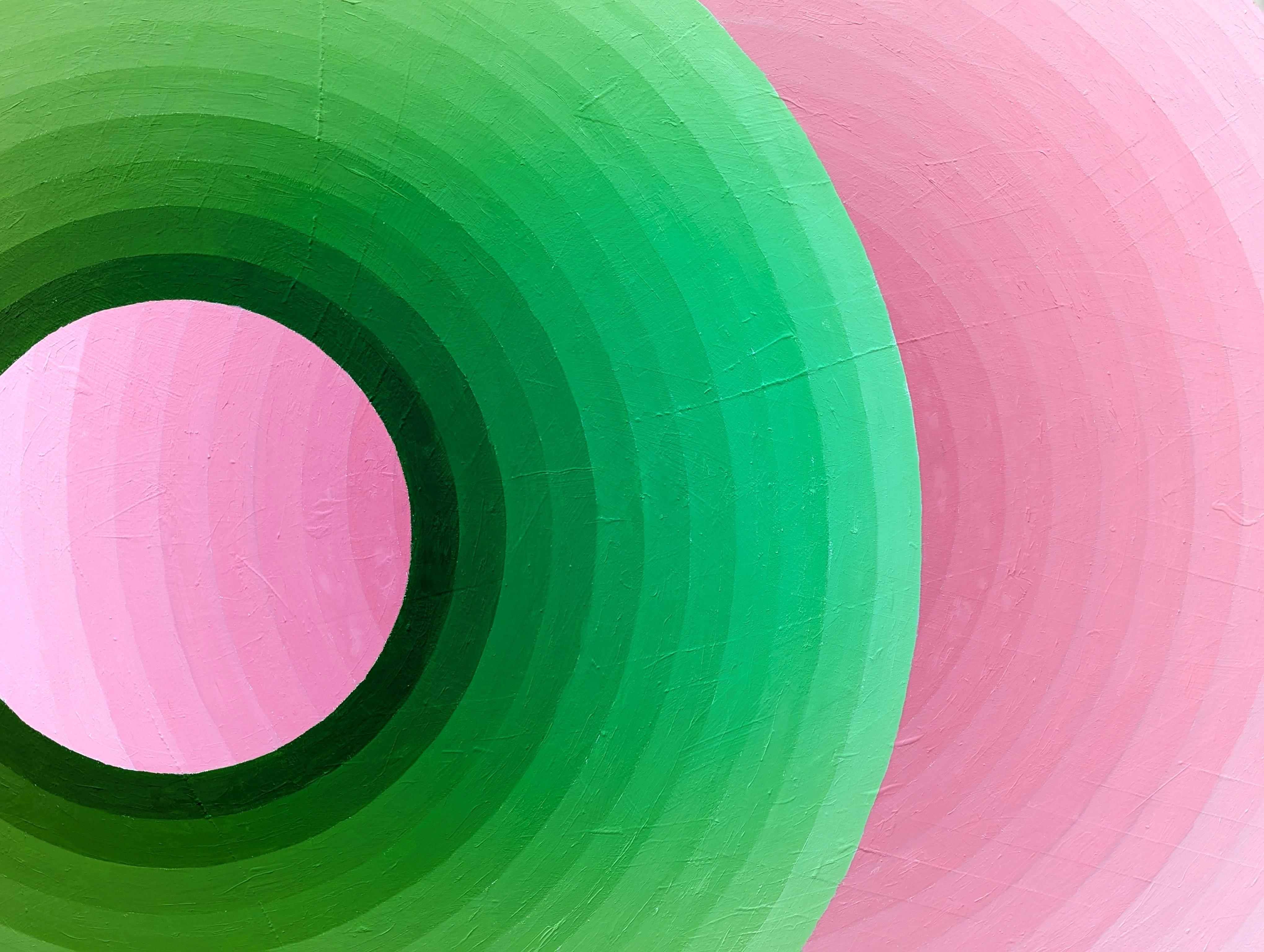 Quadro astratto contemporaneo a cerchi concentrici rosa e verde dell'artista David Hardaker di Houston, TX. Firmato, intitolato e datato dall'artista sul retro.

Dichiarazione dell'artista: L'opera è una risposta alla musica.

L'applicazione della