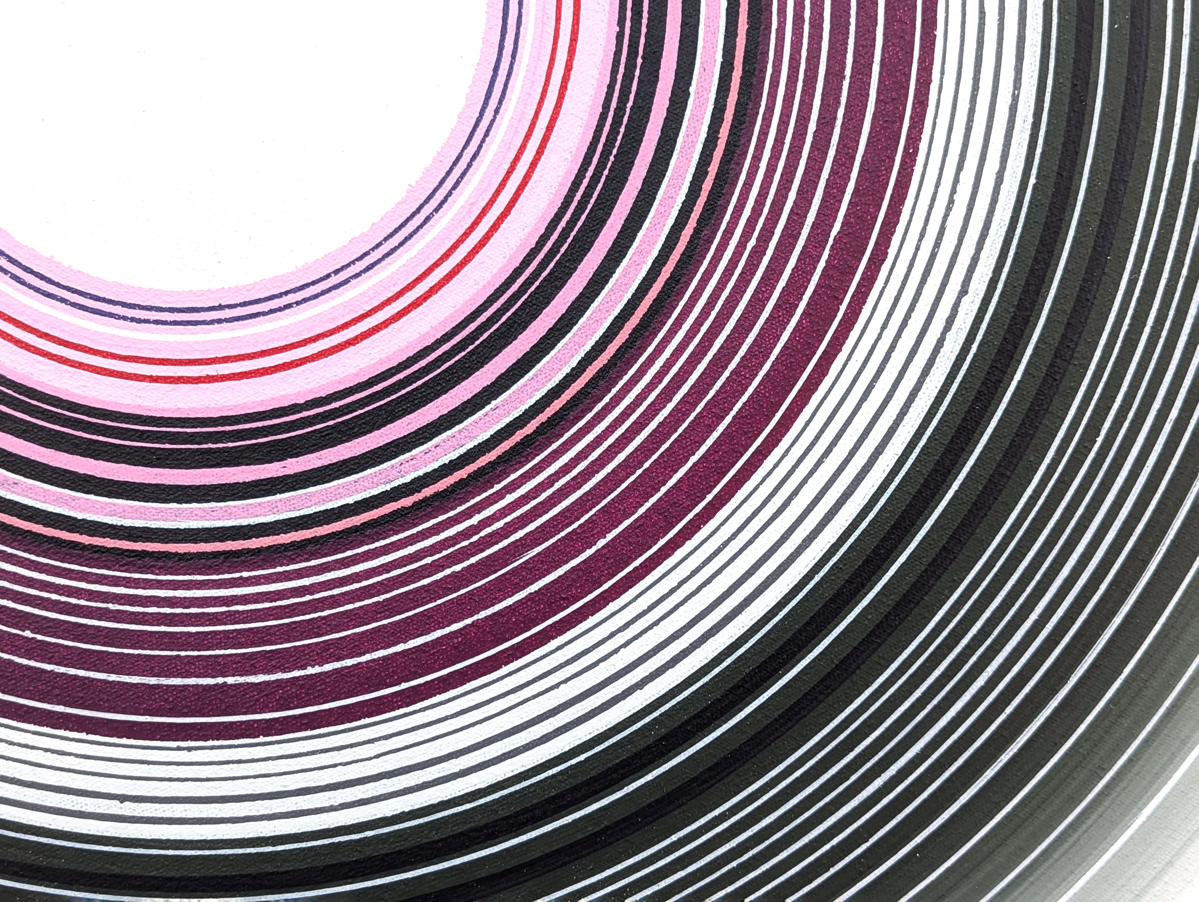 Quadro circolare astratto contemporaneo rosa, blu e grigio dell'artista David Hardaker di Houston, TX. Firmato, intitolato e datato dall'artista sul retro. 

Dichiarazione dell'artista: L'opera è una risposta alla musica.

L'applicazione della