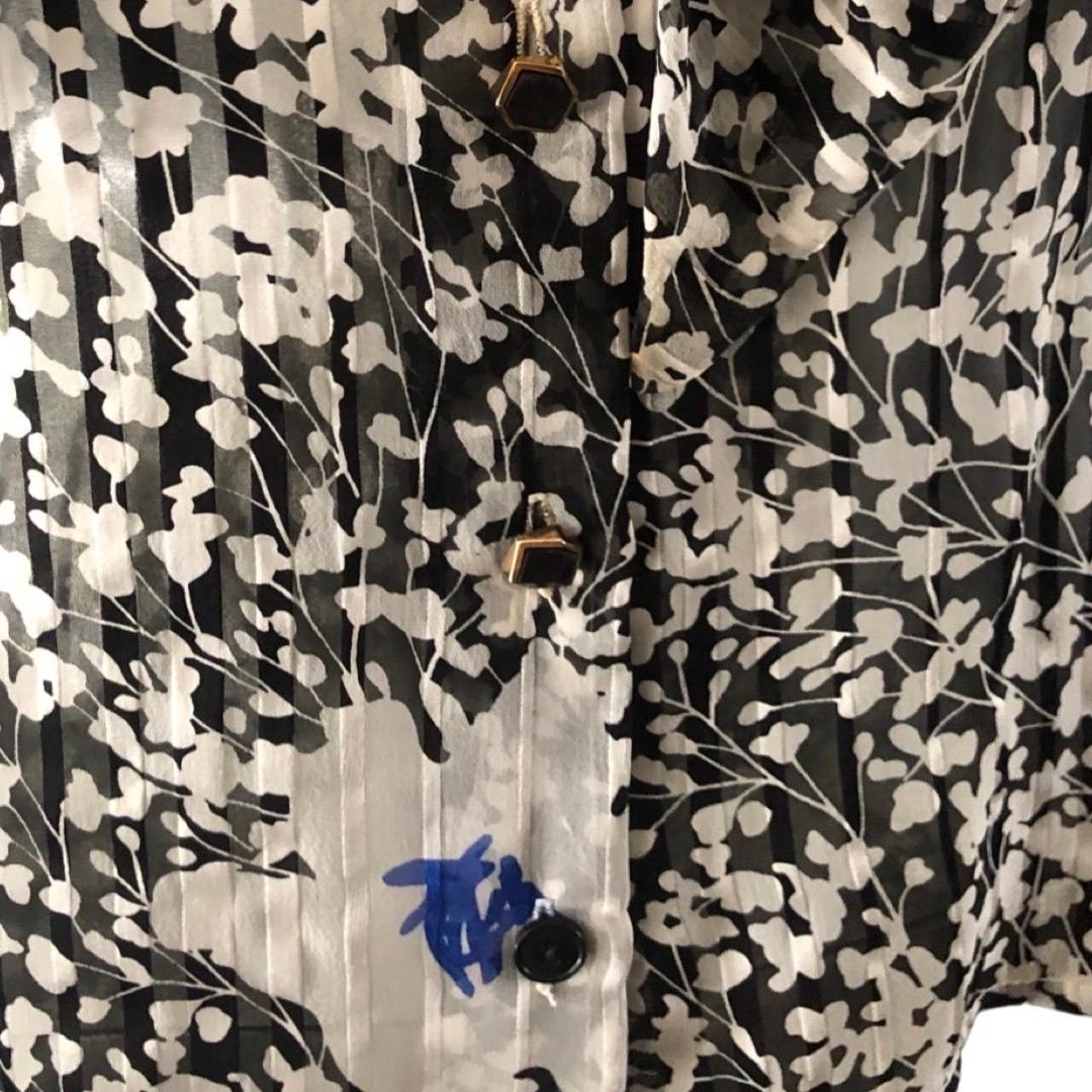 David Hayes Black & White Silk Floral Pussy Bow Blouse Size 4  In Good Condition For Sale In Palm Springs, CA