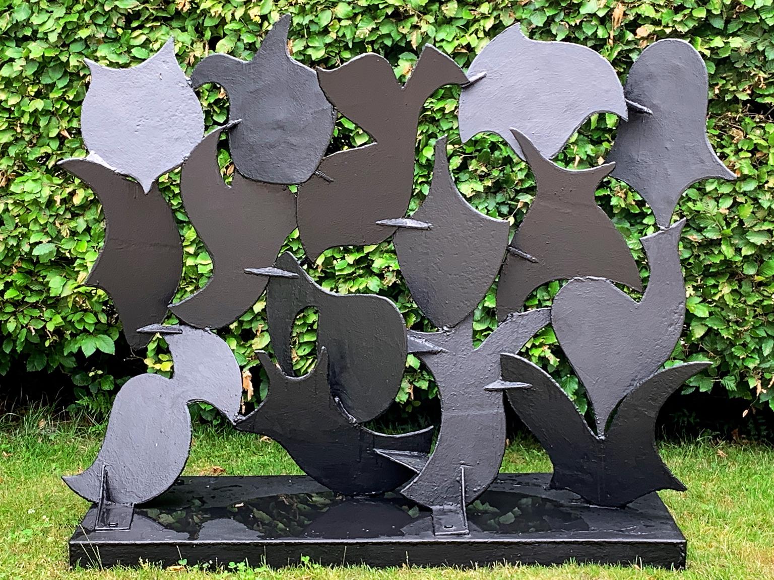 How do I choose a garden sculpture?