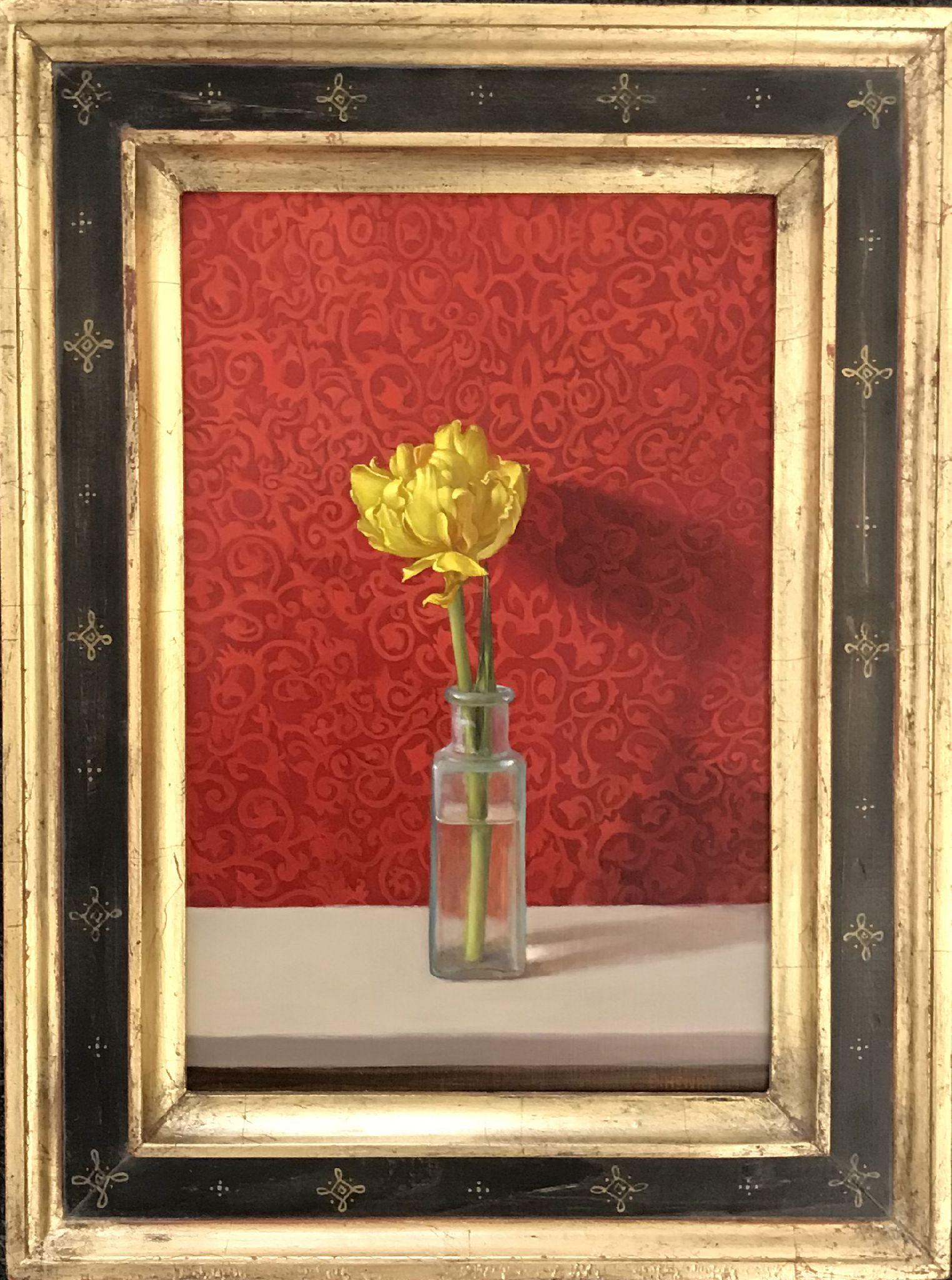 Tulipano giallo con sfondo rosso - Painting di David Henry