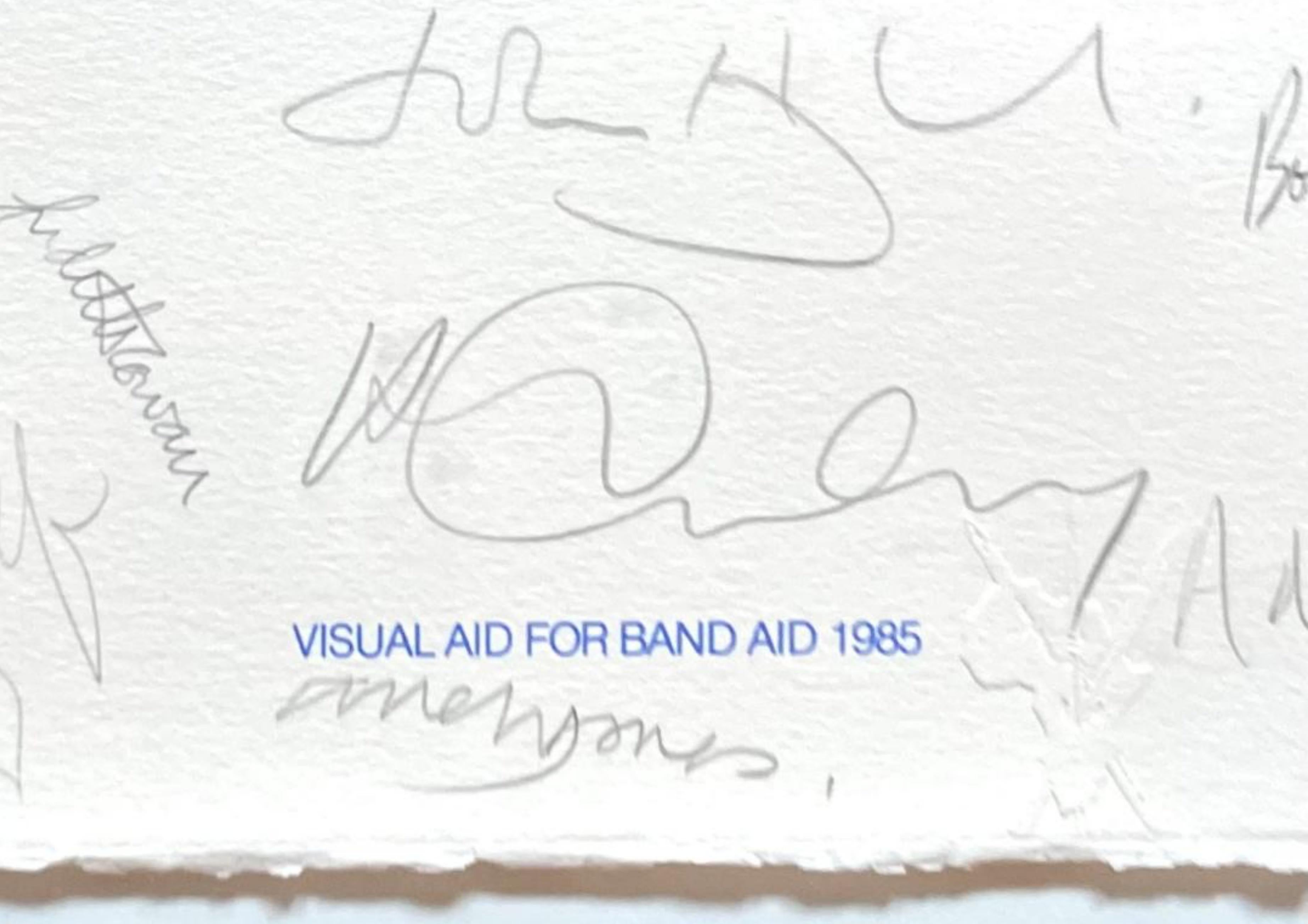 David Hockney, Bridget Riley, Joe Tilson, Howard Hodgkin, Peter Blake + 99 Künstler
Visual Aid for Band Aid - entworfen, handsigniert und kommentiert von 104 renommierten Künstlern, mit offiziell signiertem COA, 1985
Großer Olor-Siebdruck auf Velin