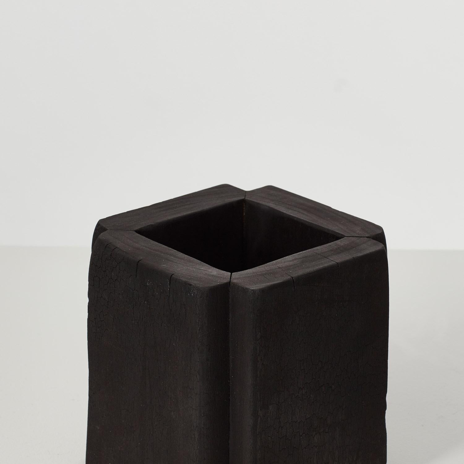 XXI secolo e contemporaneo David Horan vascello in legno carbonizzato - Regno Unito, 2024 in vendita
