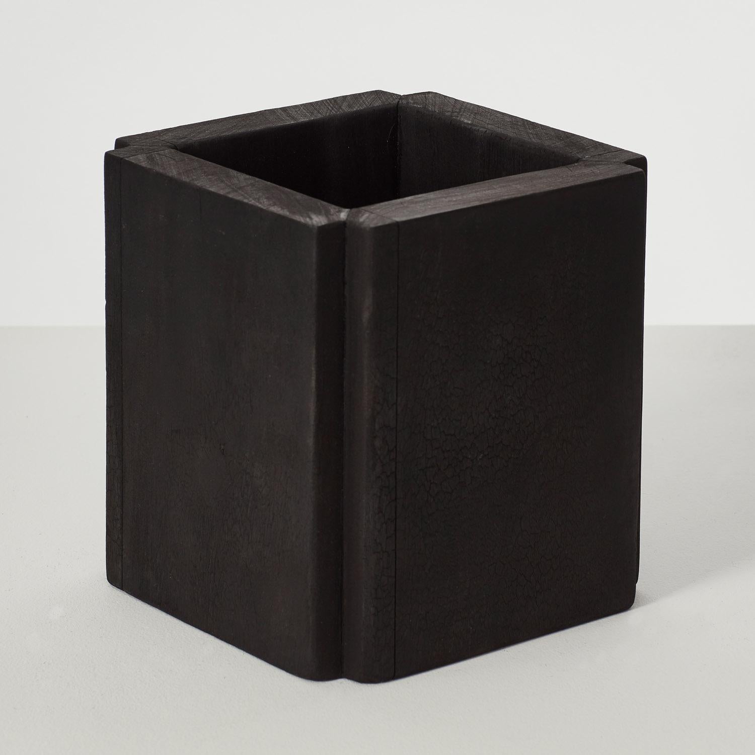 XXI secolo e contemporaneo David Horan vascello in legno carbonizzato - Regno Unito, 2024 in vendita