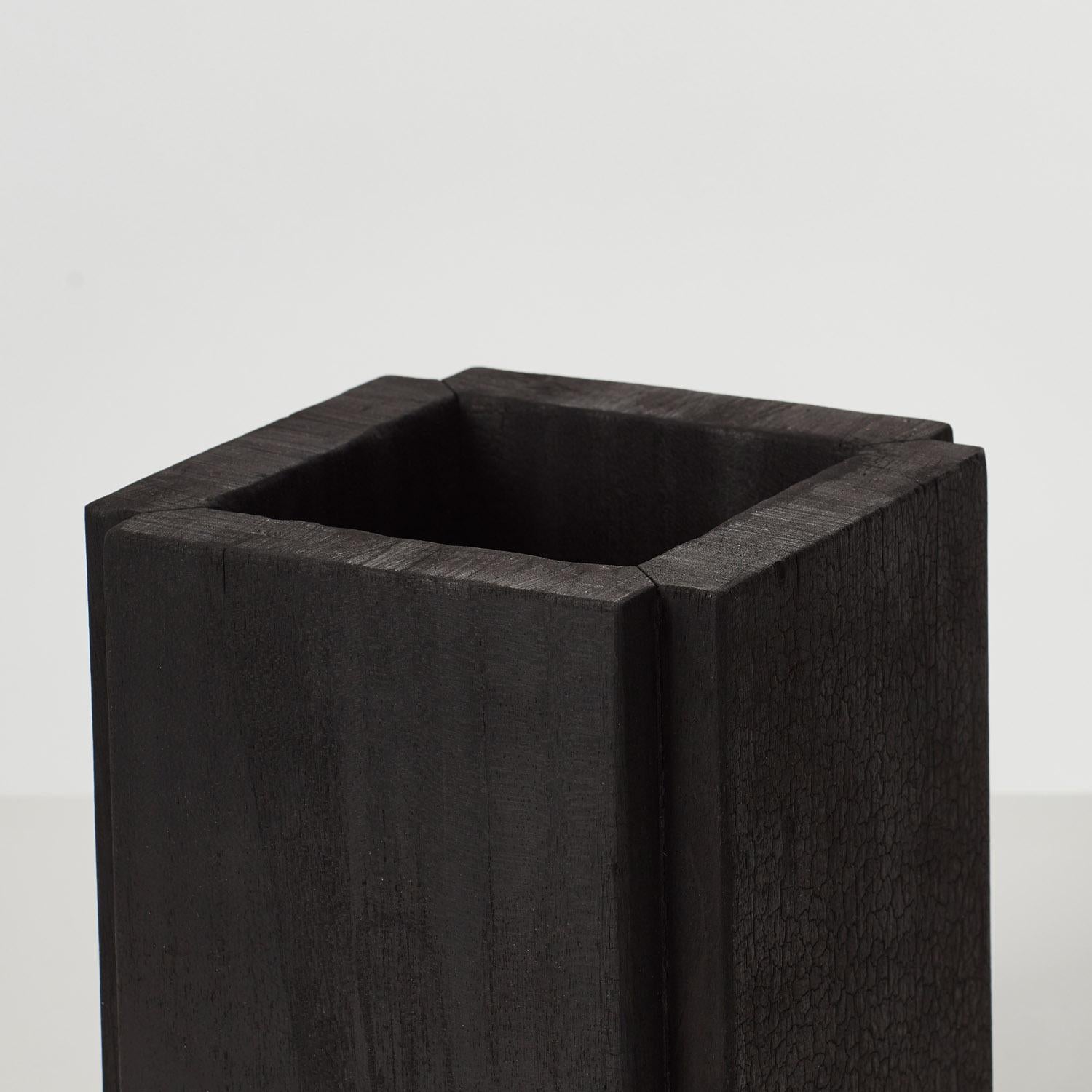 XXI secolo e contemporaneo David Horan vascello in legno carbonizzato - Regno Unito, 2024 in vendita
