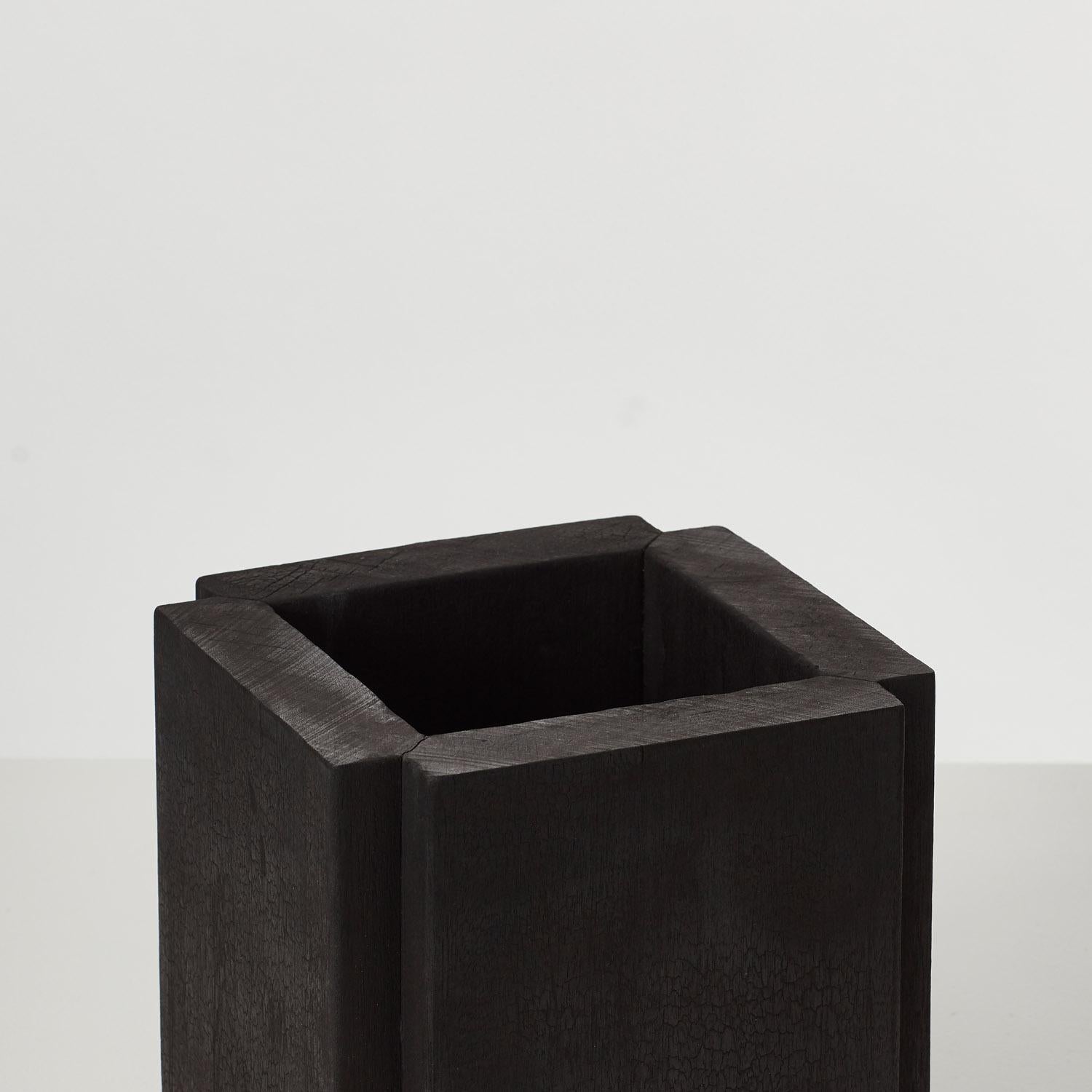 XXI secolo e contemporaneo David Horan vascello in legno carbonizzato - Regno Unito, 2024 in vendita