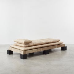 David Horan Lit de jour en papier pour Béton Brut, Royaume-Uni, 2022