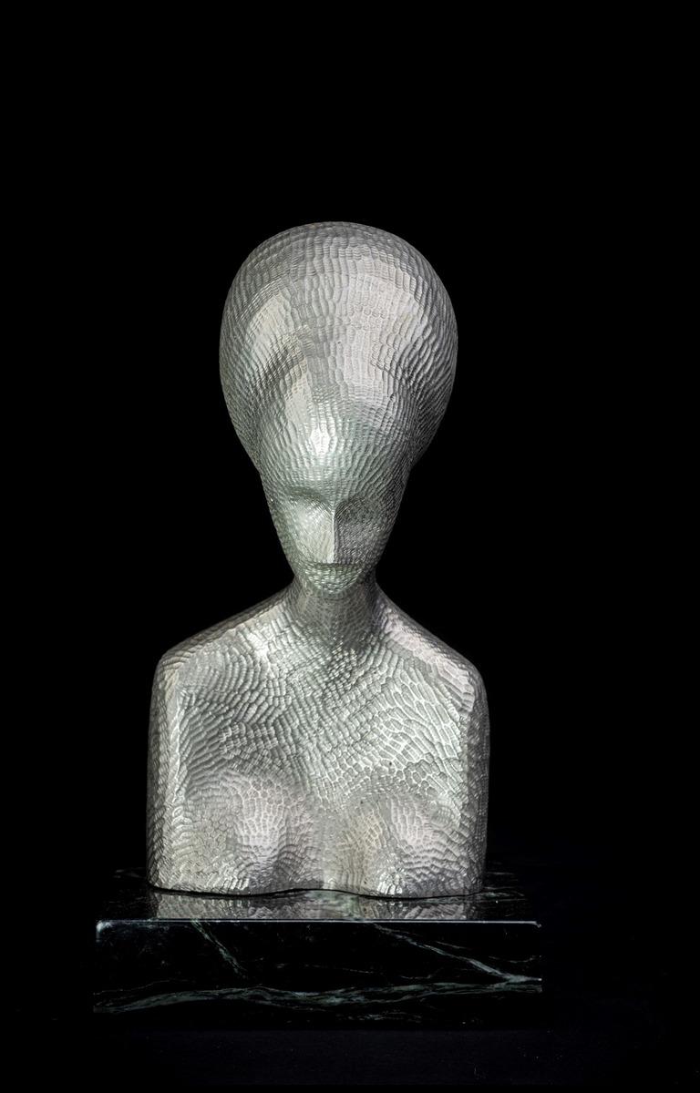 David Hostetler, geschnitzte Nickle-Skulptur, Silber, moderne weibliche Büste, 1980er Jahre im Angebot 1