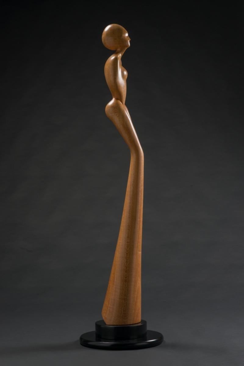  David Hostetler - Sculpture en bois de dentelle sculptée - Figurine féminine en relief beige en vente 2