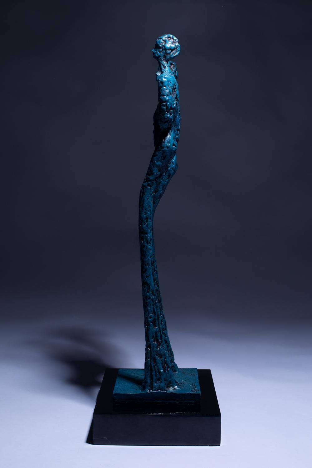 Scultura a doppia figura Blu Superficie ruvida Coppia fusa Insieme Legami Trump - Sculpture Astratto di David Hostetler
