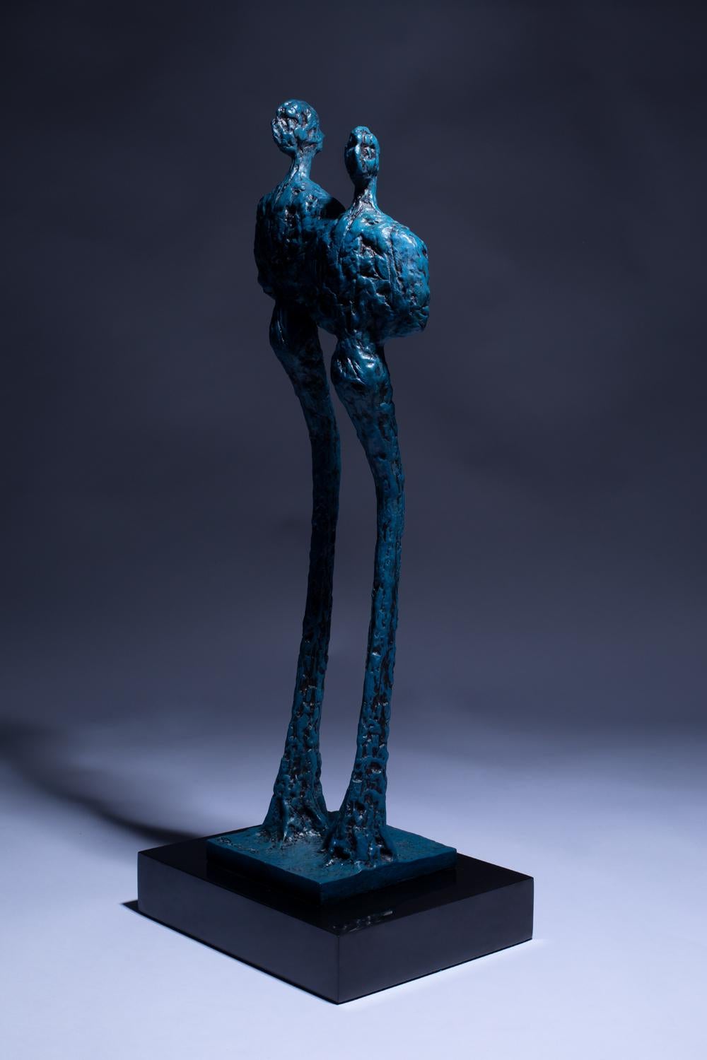 Scultura a doppia figura Blu Superficie ruvida Coppia fusa Insieme Legami Trump in vendita 1