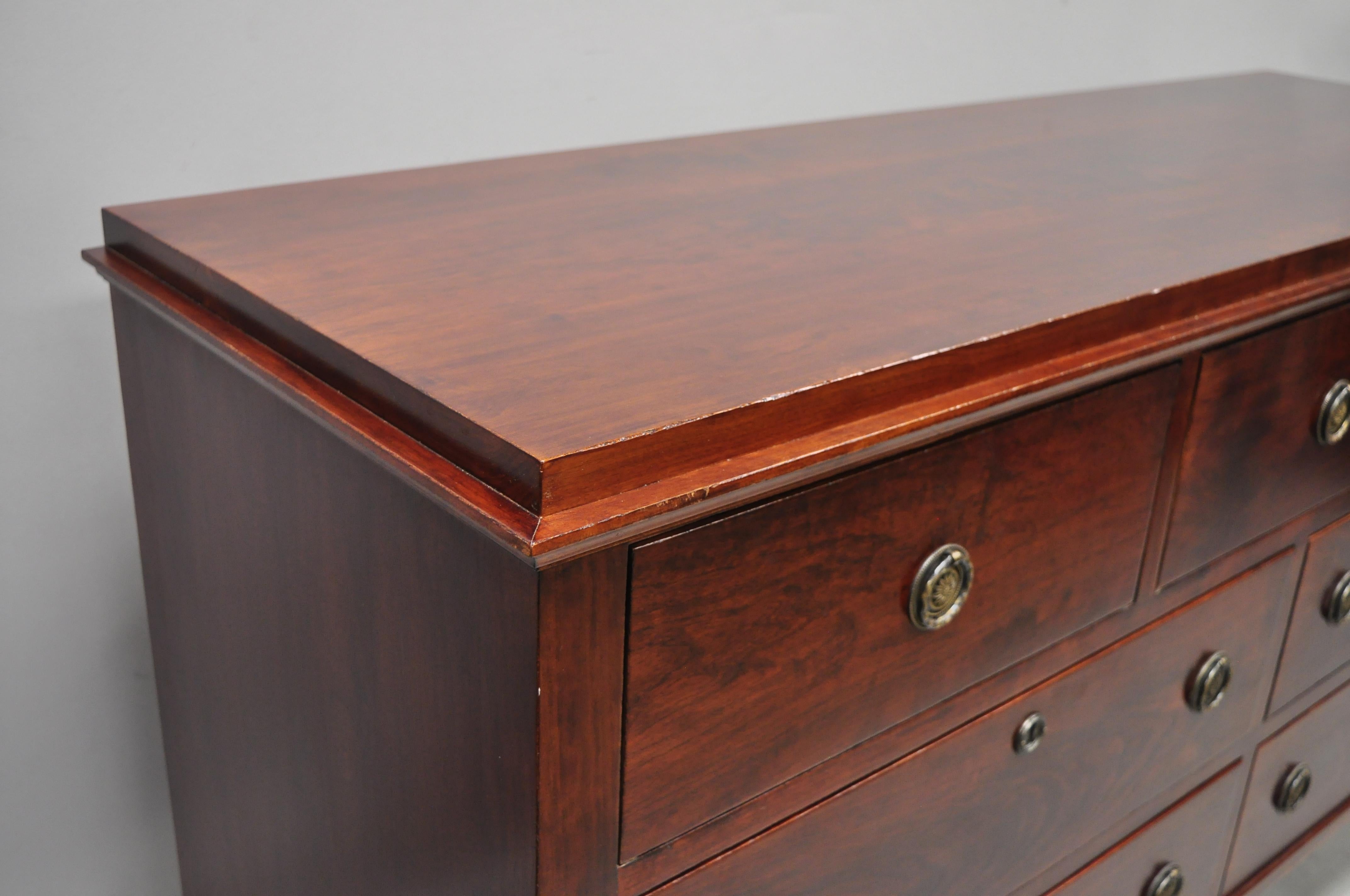 David Iatesta Traditional Swedish Style Commode Chest of Drawer Dresser In Good Condition In Philadelphia, PA
