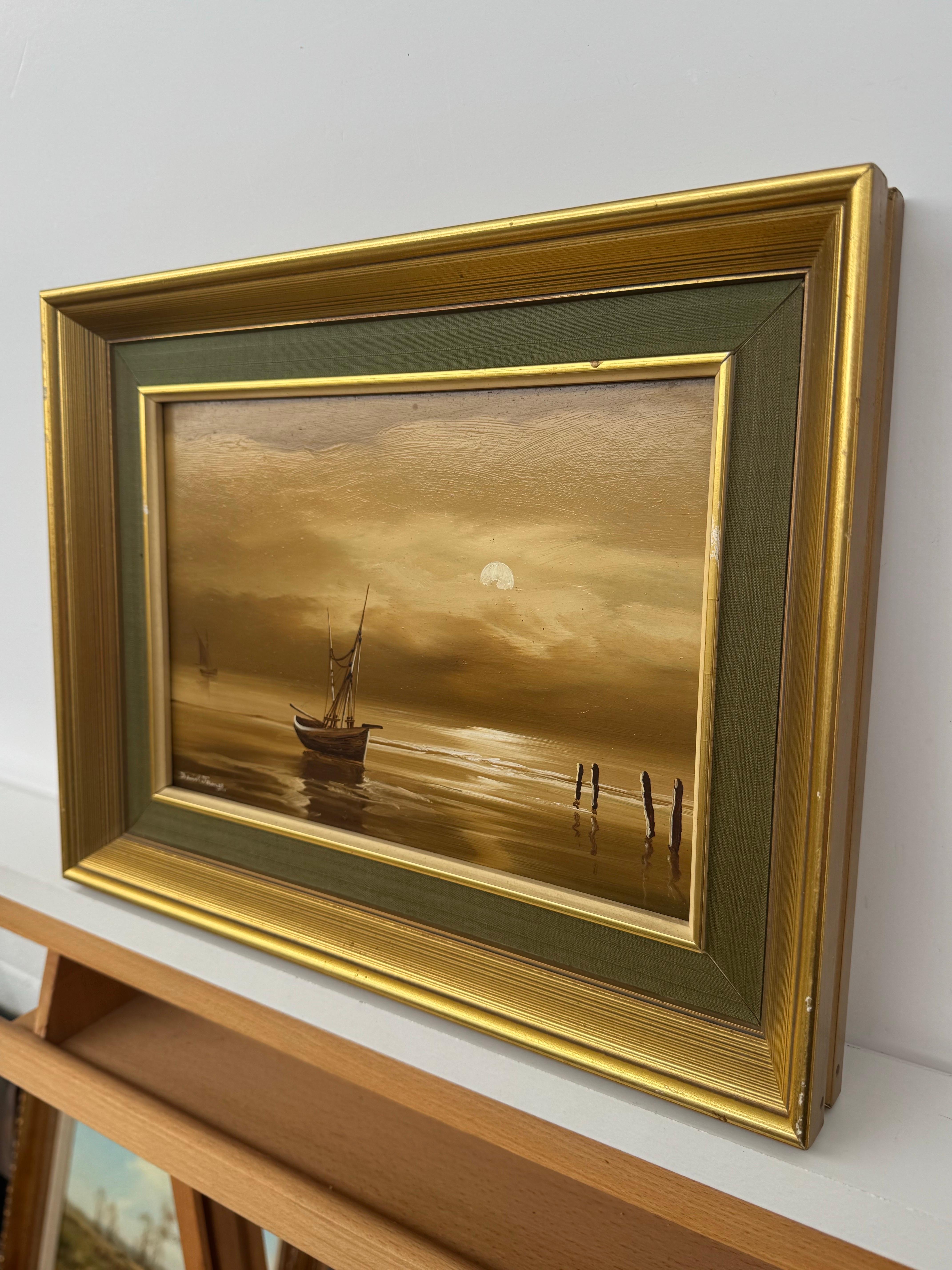 Paisaje marino tonal iluminado por la luna con velero, aguas tranquilas y elegancia sepia - Óleo Vintage - Landscape Painting Marrón de David James