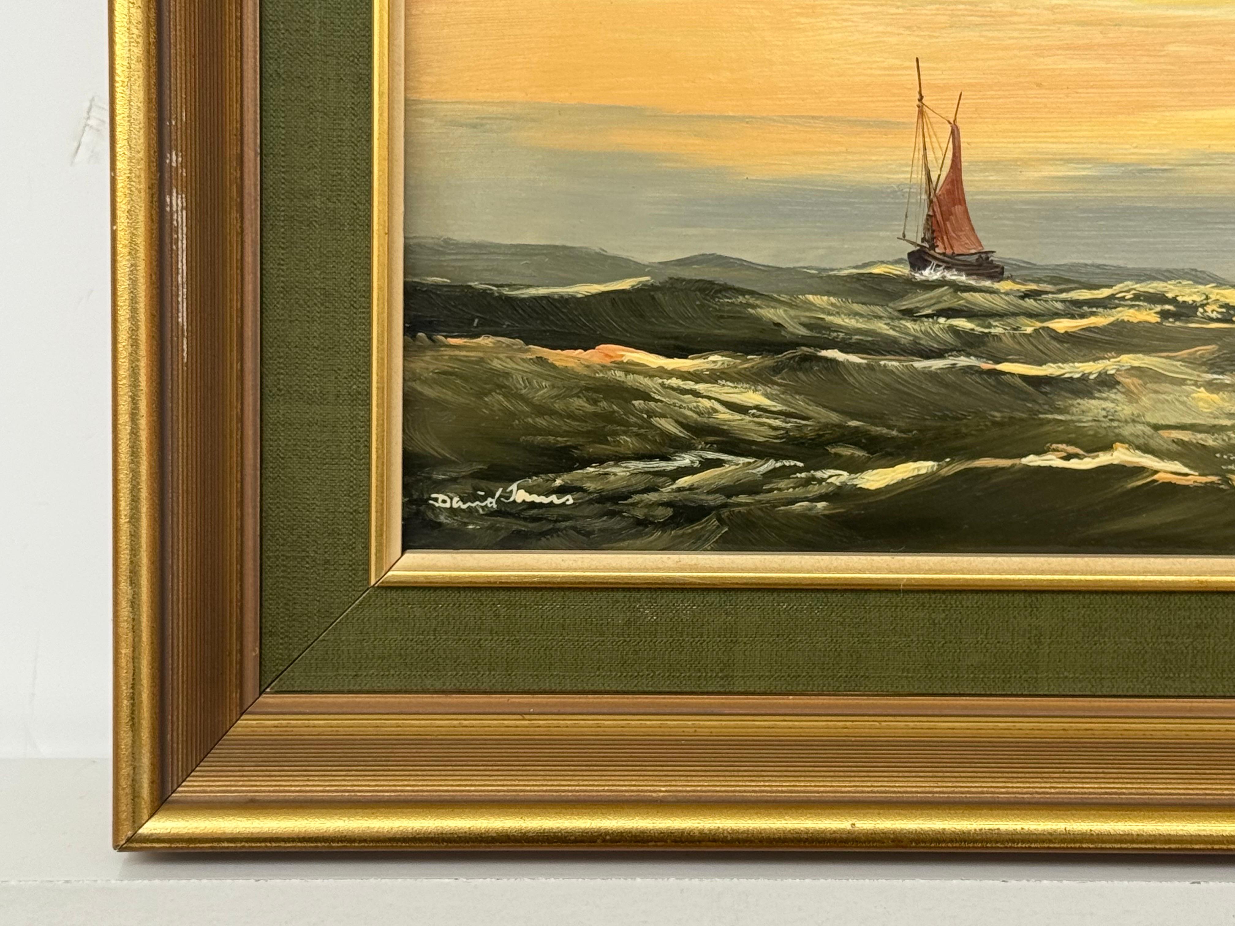 Paysage marin au coucher du soleil avec bateau à voiles rouges et ciel lumineux sur la houle de l'océan huile vintage en vente 5