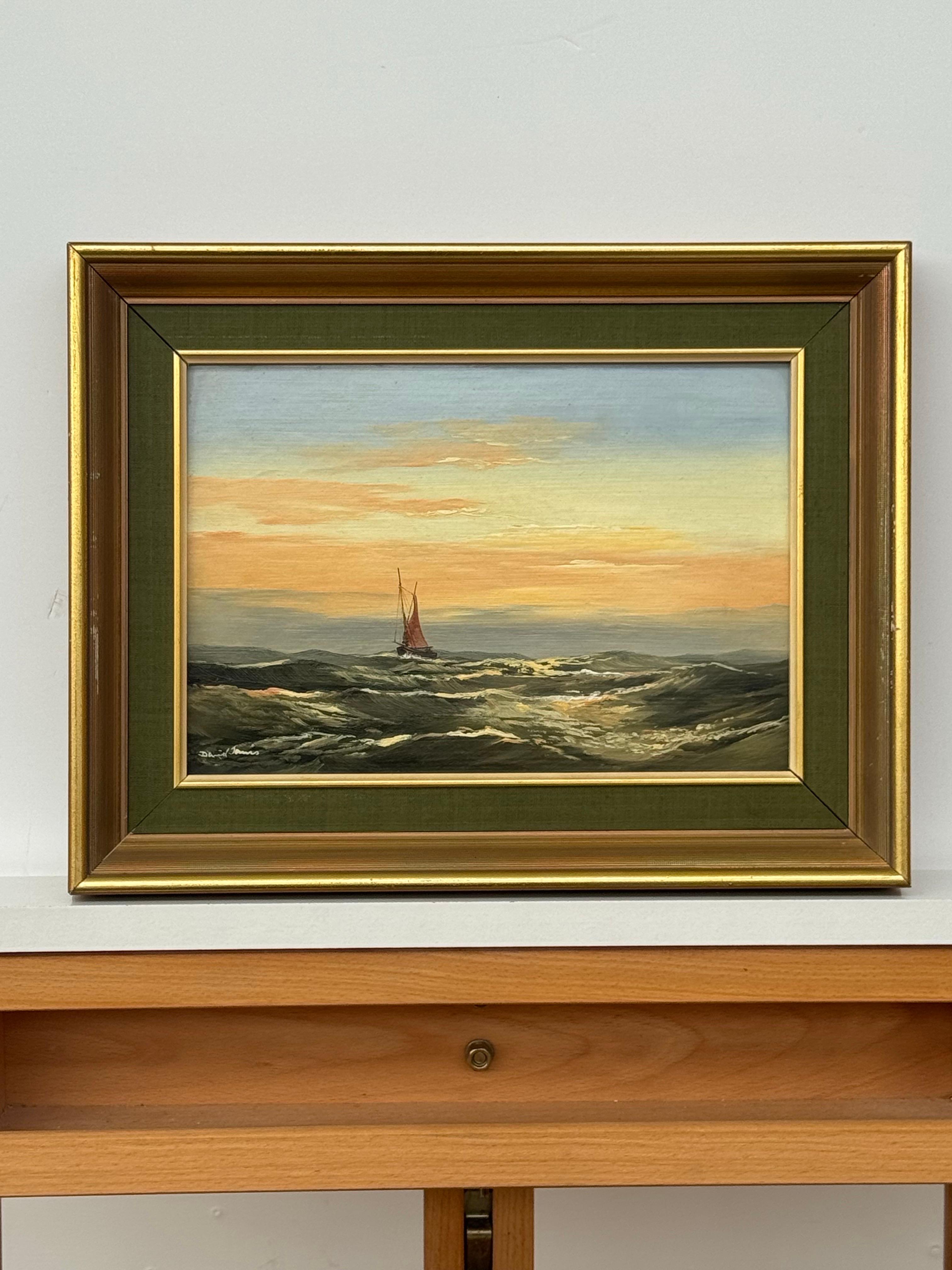 Paysage marin au coucher du soleil avec bateau à voiles rouges et ciel lumineux sur la houle de l'océan huile vintage en vente 8