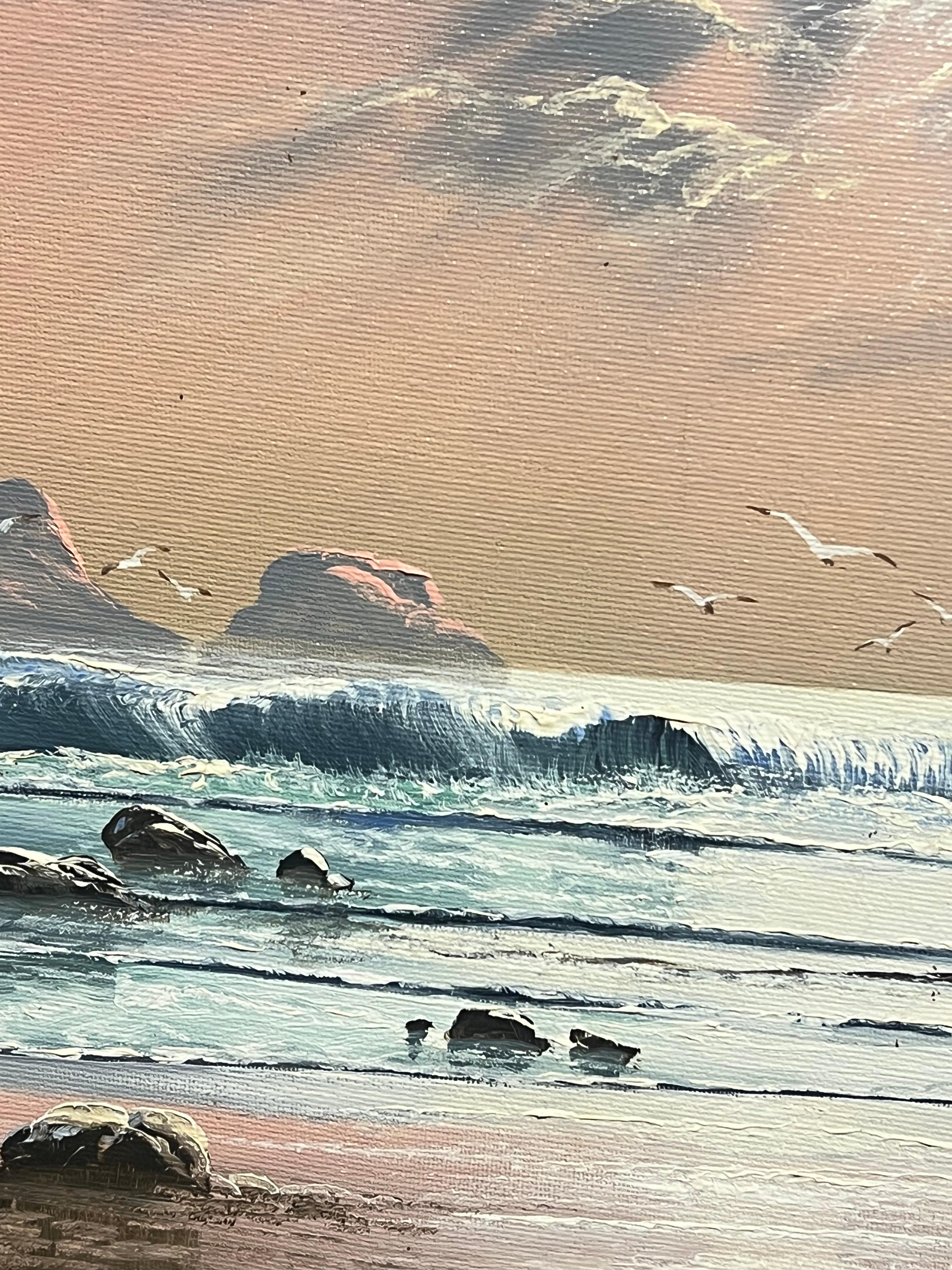 Olio firmato Scena di spiaggia con barche da pesca ormeggiate e onde che si infrangono al tramonto in vendita 5