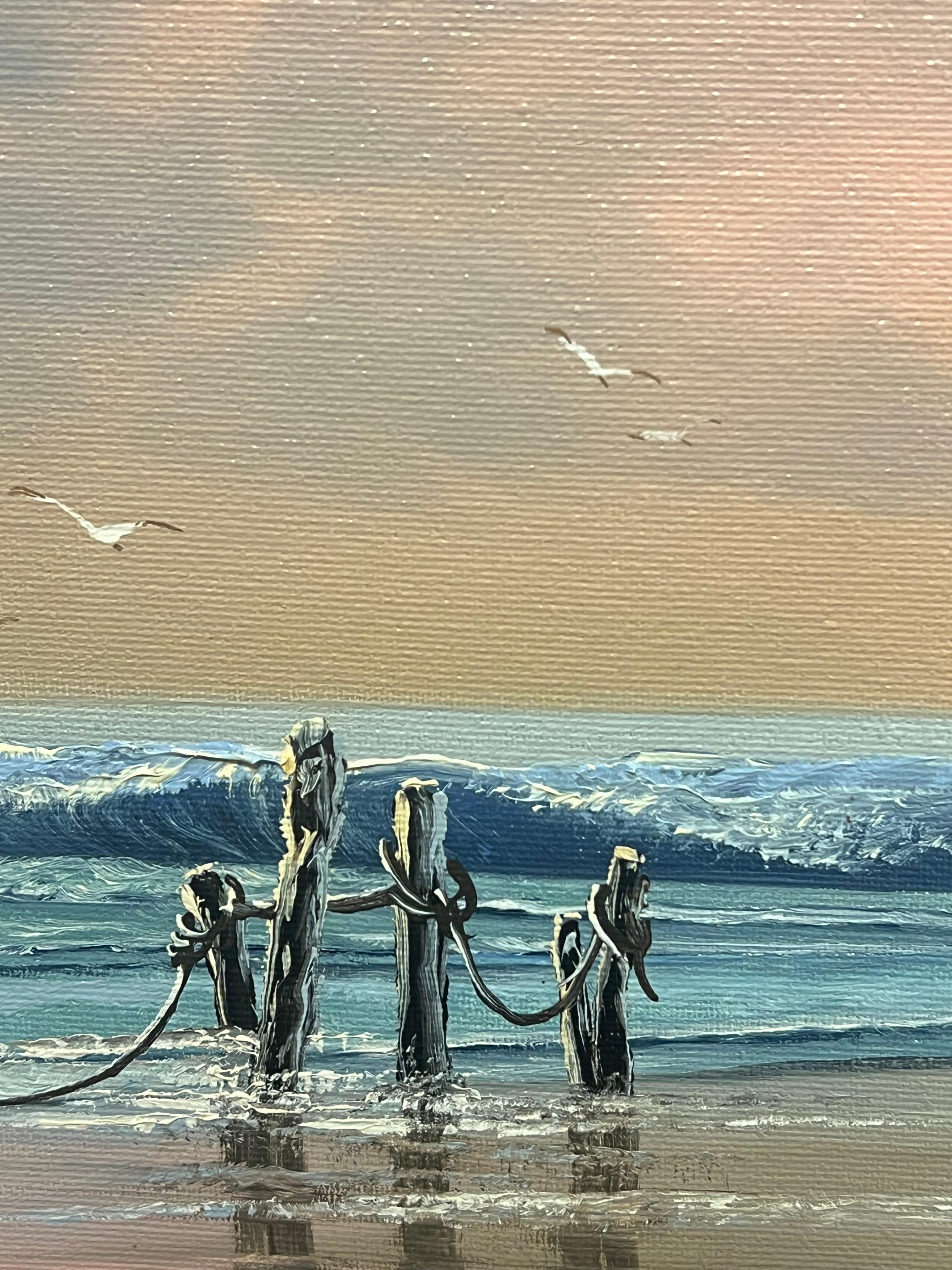 Olio firmato Scena di spiaggia con barche da pesca ormeggiate e onde che si infrangono al tramonto in vendita 7