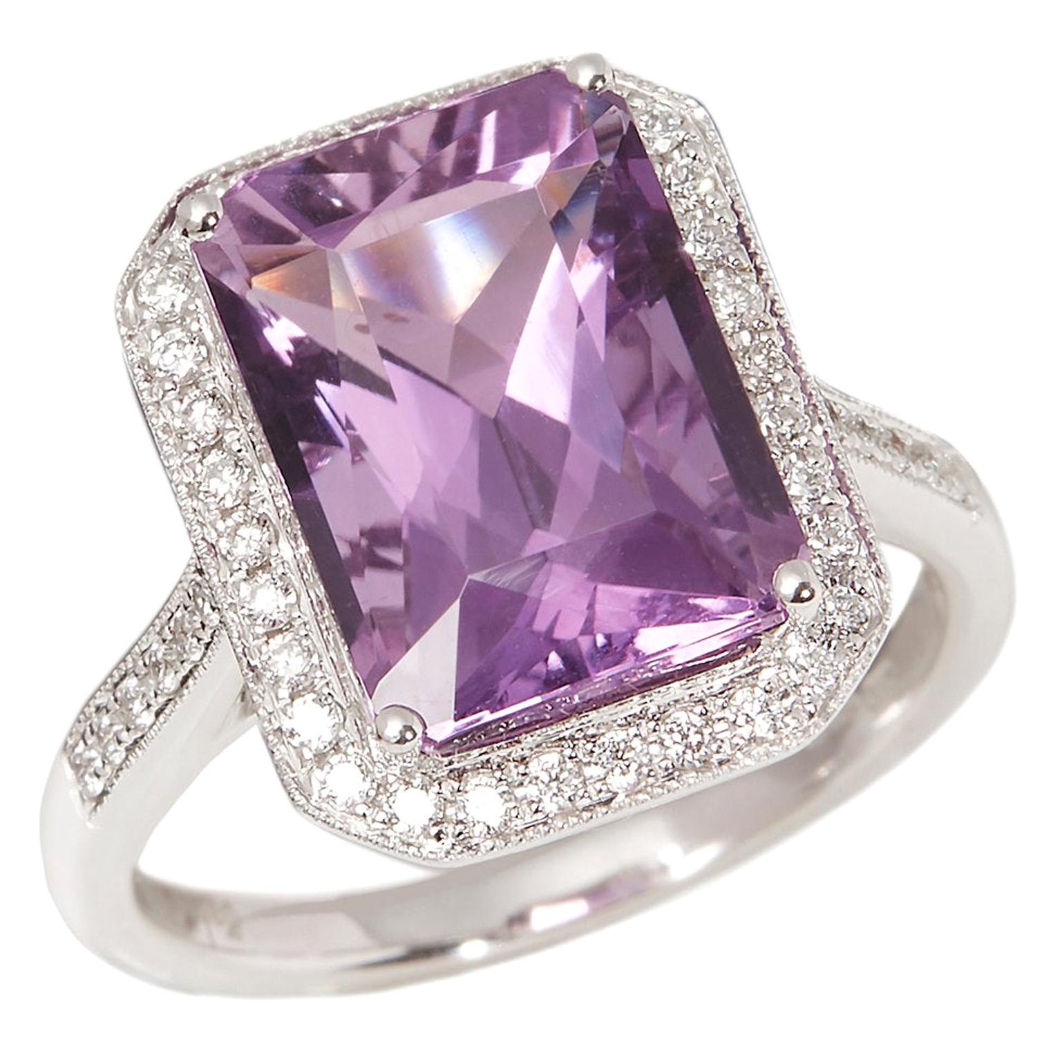 This ring designed by David Jerome is from his private collection and features one Emerald cut Amethyst totalling 6.32cts sourced in Brazil. Set with round brilliant cut Diamonds totalling 0.36cts mounted in an 18k white gold setting. Finger size UK