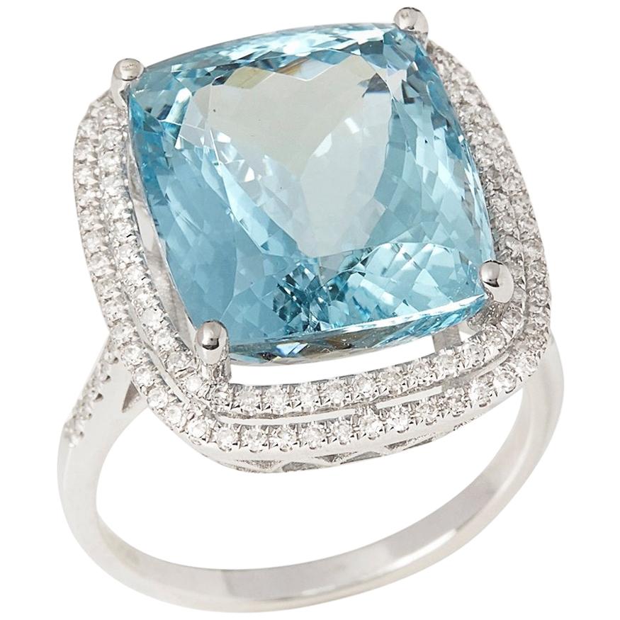 Zertifizierter 12,56 Karat brasilianischer Aquamarin im Kissenschliff und Diamantring aus 18 Karat Gold im Angebot