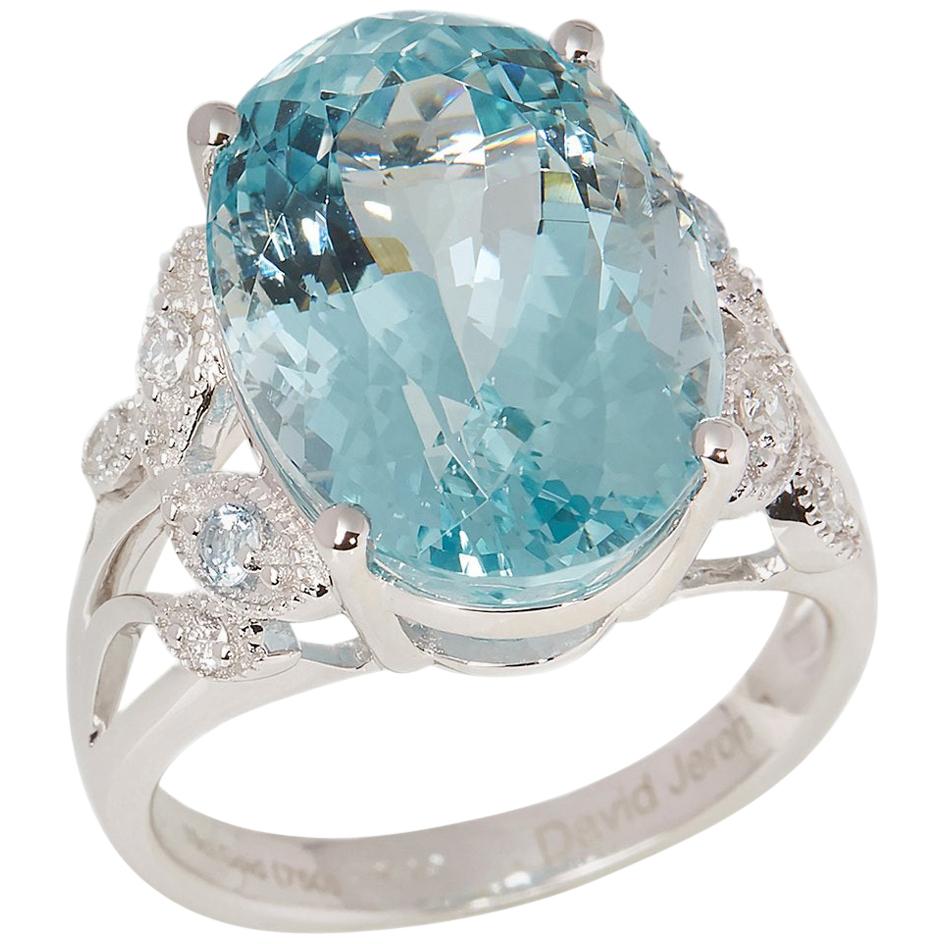 Certified 12.53ct Oval Cut Aquamarine and Diamond 18ct gold Ring For Sale
