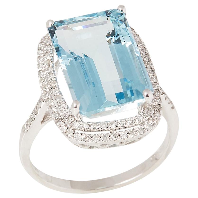 Certified 7.92ct Octagonal Aquamarine and Diamond 18ct gold Ring For Sale