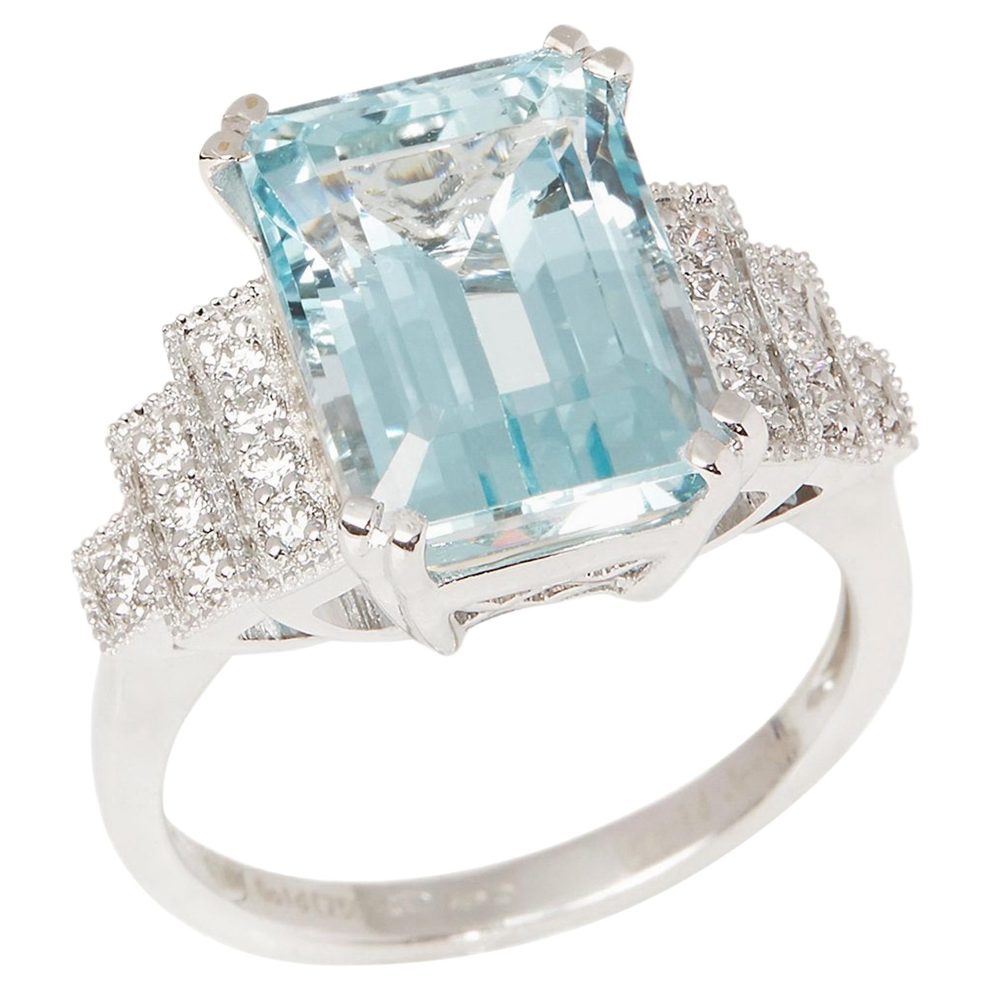 Certified 6.63ct Emerald cut Aquamarine and Diamond 18ct gold Ring For Sale