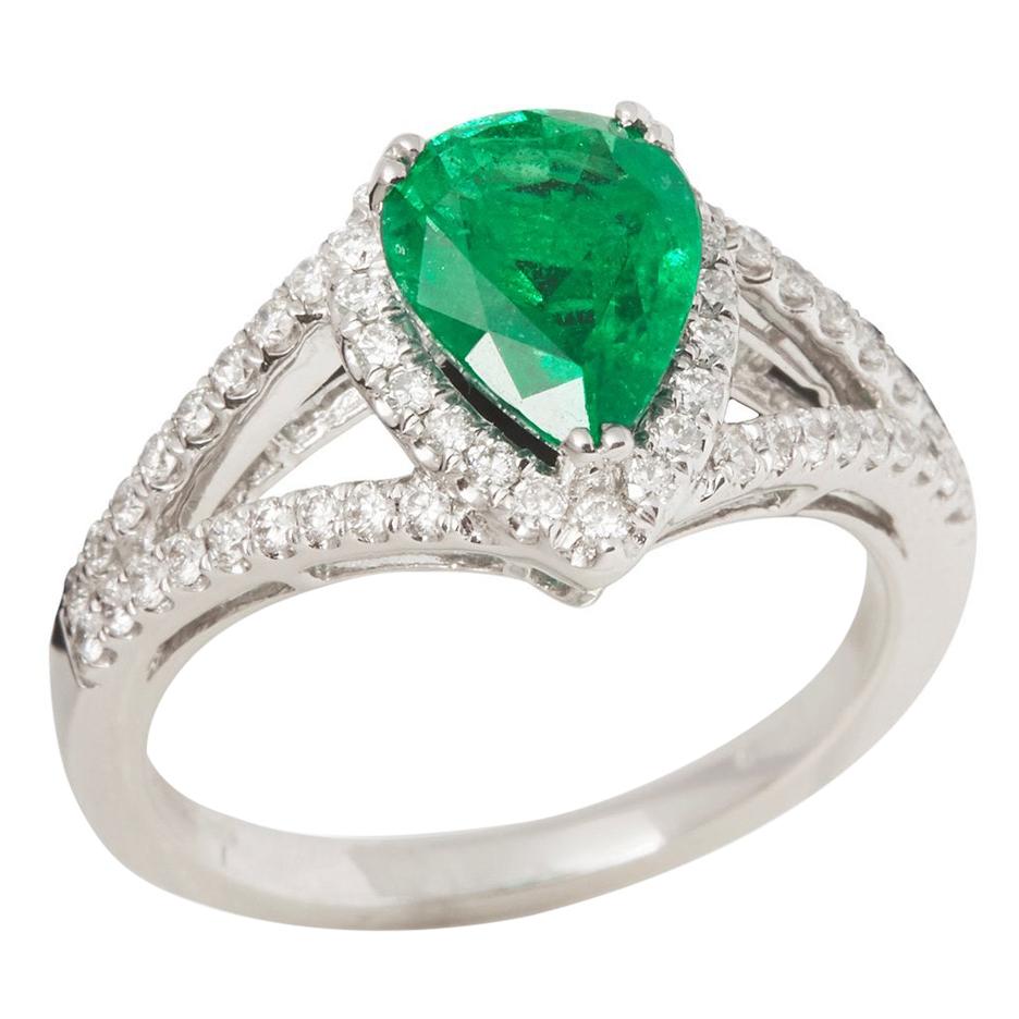 Certified 1.57ct Untreated Pear Cut Emerald and Diamond 18ct gold Ring For Sale