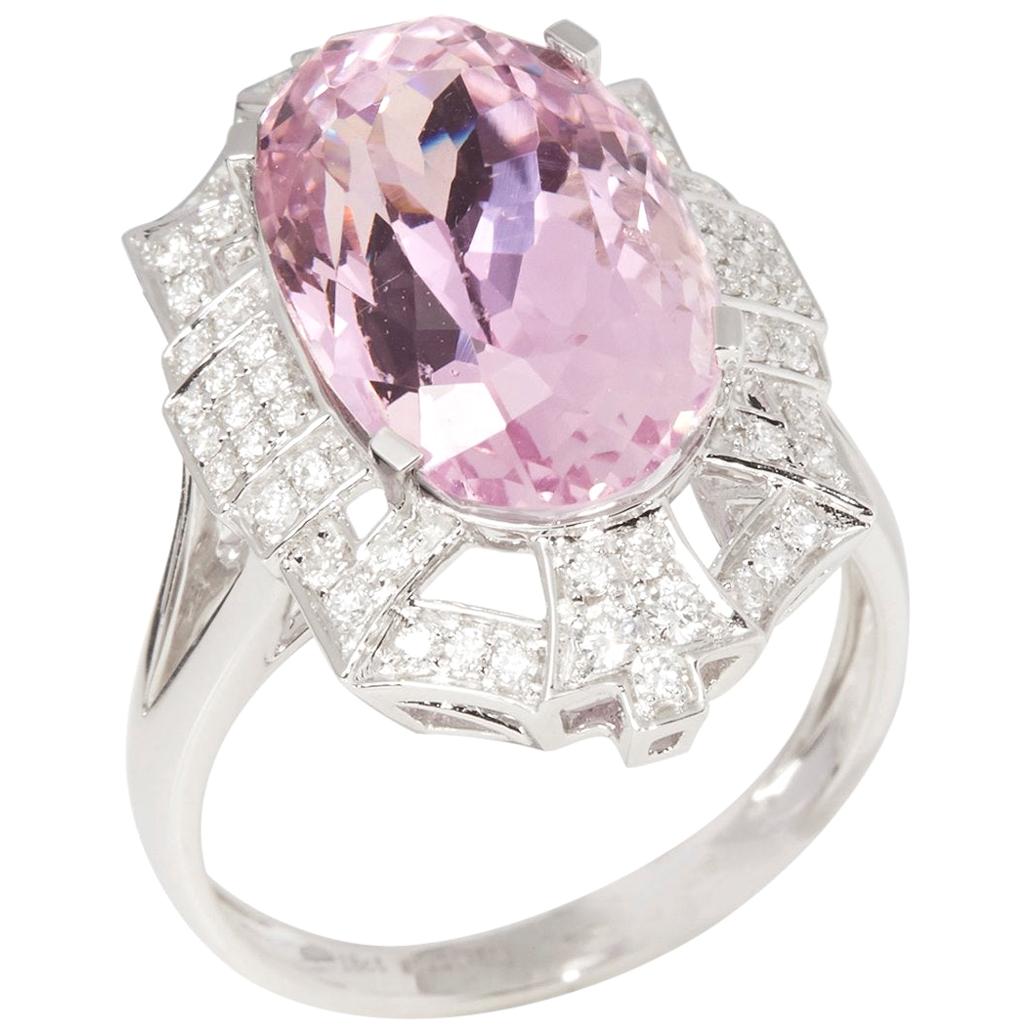 Certified 9.91ct Untreated Oval Cut Kunzite and Diamond 18ct Gold Ring For Sale