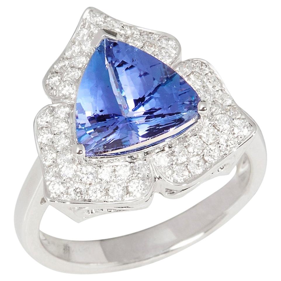 Certified 3.31ct Trillion cut Tanzanite and Diamond 18k gold Ring For Sale