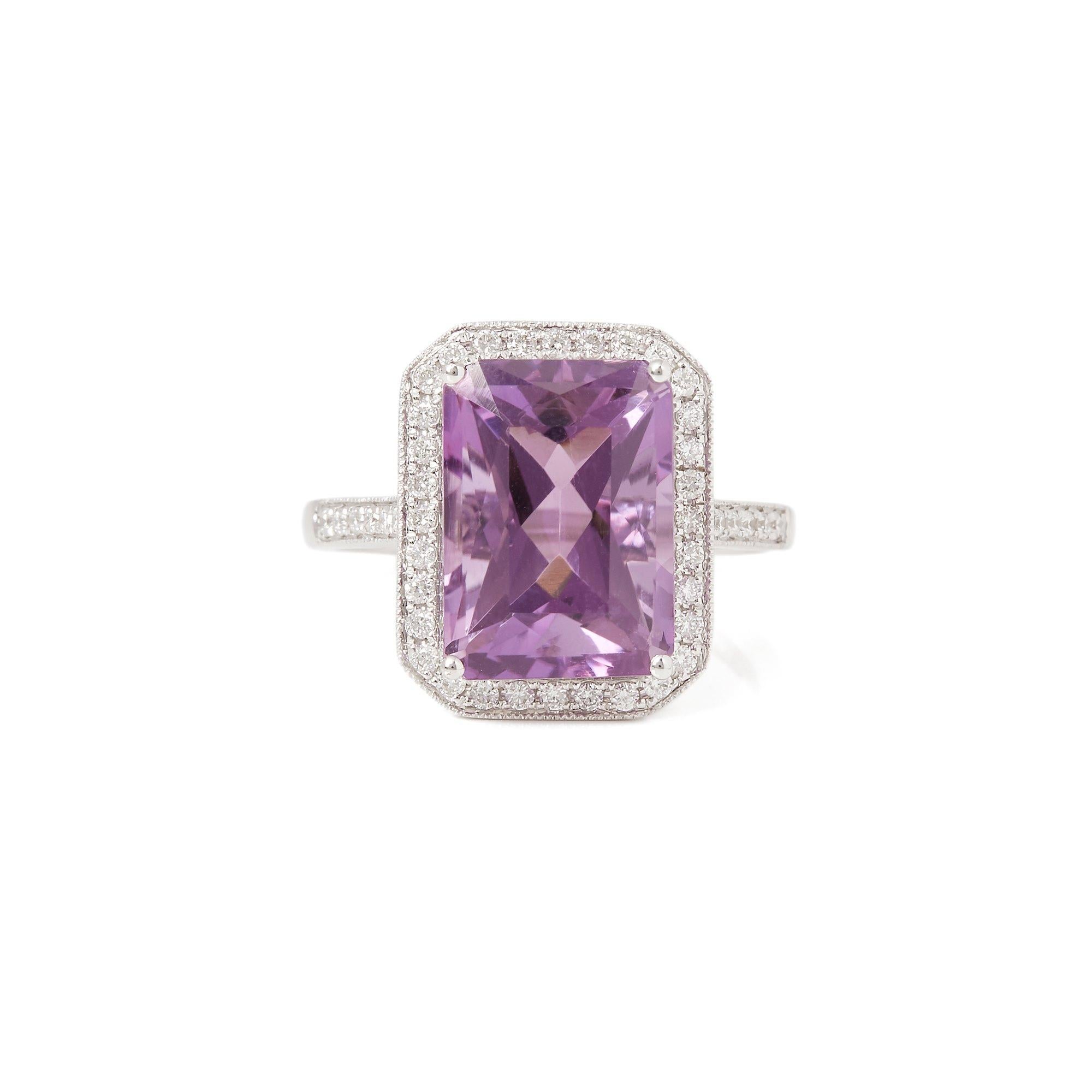 Contemporary Certified 6.32ct Amethyst and Diamond 18ct Gold Ring For Sale