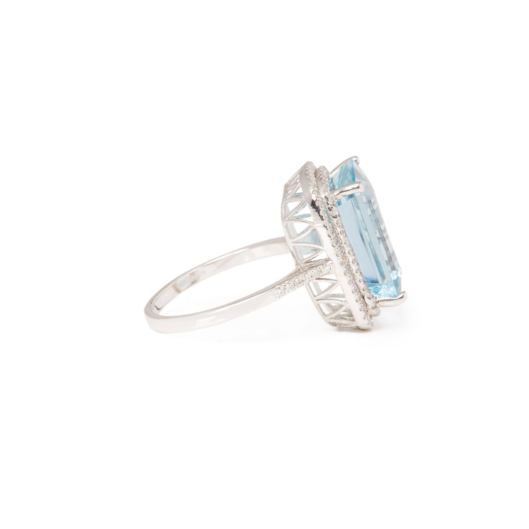 Contemporary Certified 7.92ct Octagonal Aquamarine and Diamond 18ct gold Ring For Sale