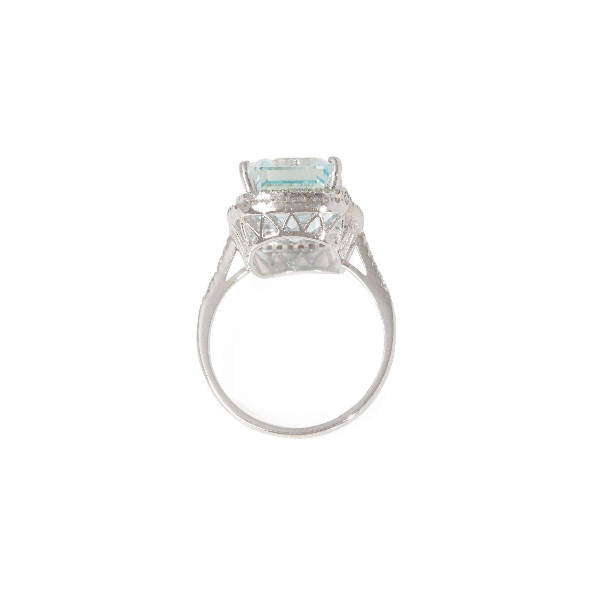 Contemporary Certified 8.71ct Brazilian Aquamarine and Diamond 18ct gold Ring For Sale