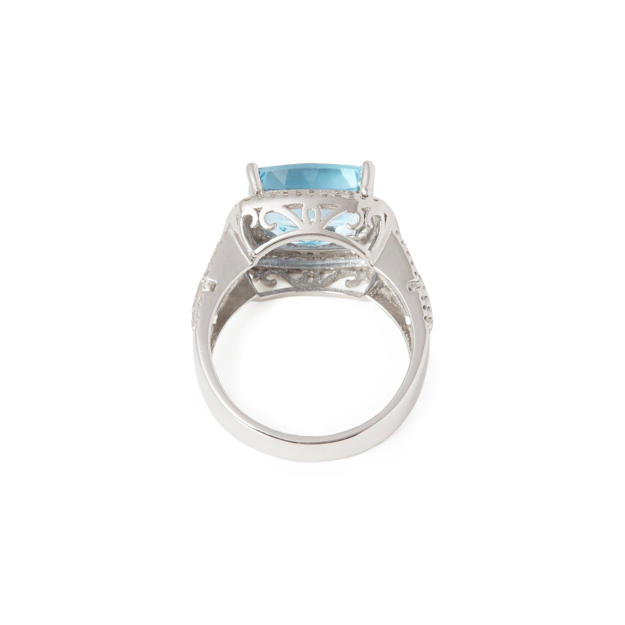 Zertifizierter 4,81 Karat brasilianischer Aquamarin im Kissenschliff und Diamantring aus 18 Karat Gold Damen im Angebot