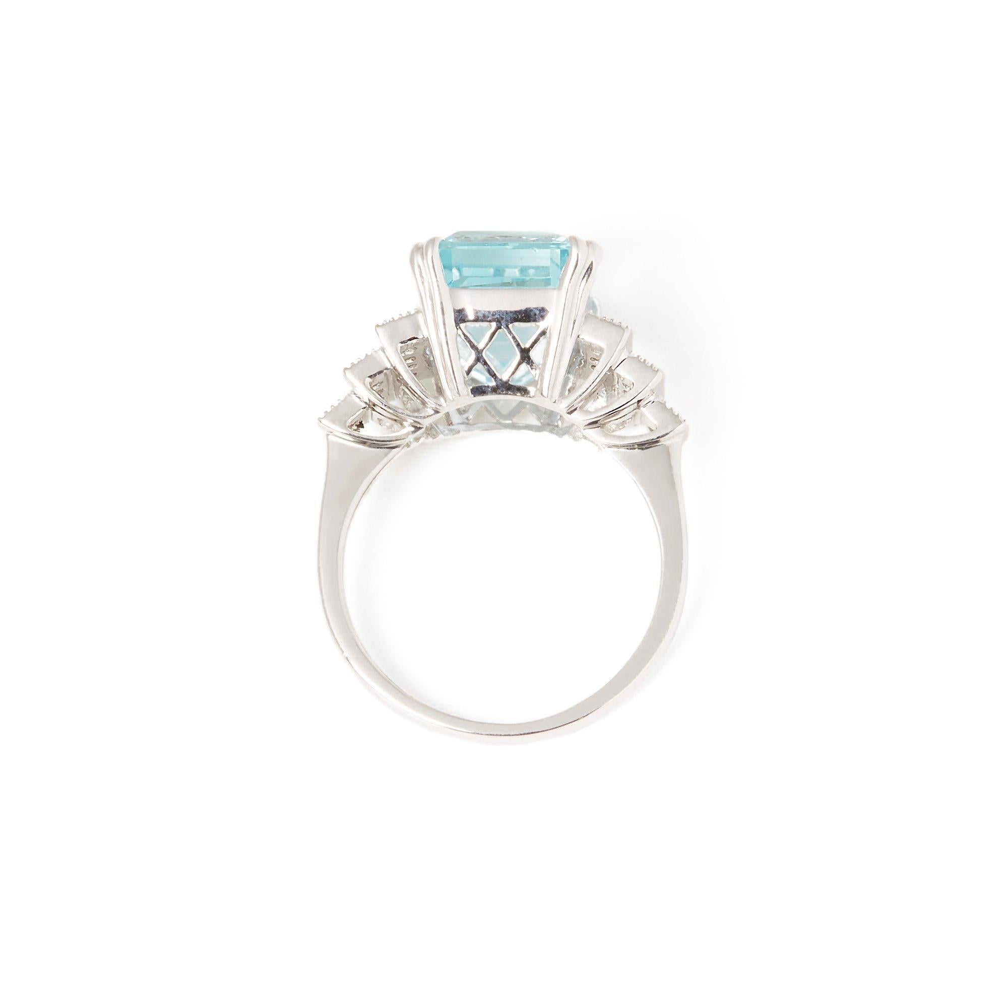 Contemporary Certified 6.63ct Emerald cut Aquamarine and Diamond 18ct gold Ring For Sale