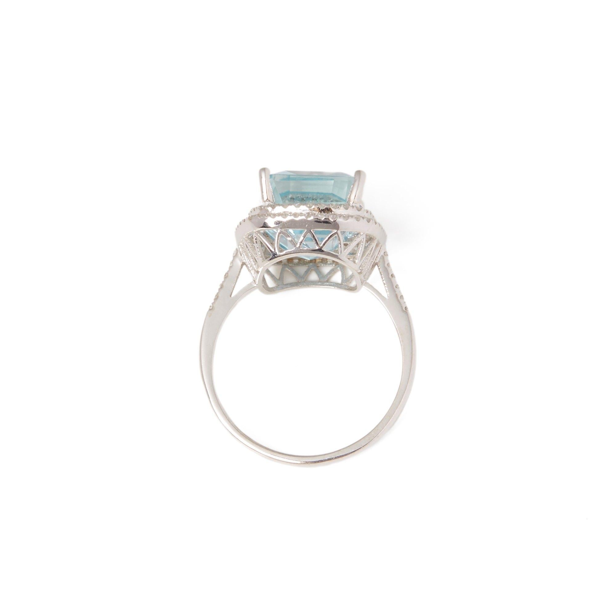 Certified 7.92ct Octagonal Aquamarine and Diamond 18ct gold Ring In New Condition For Sale In Bishop's Stortford, Hertfordshire