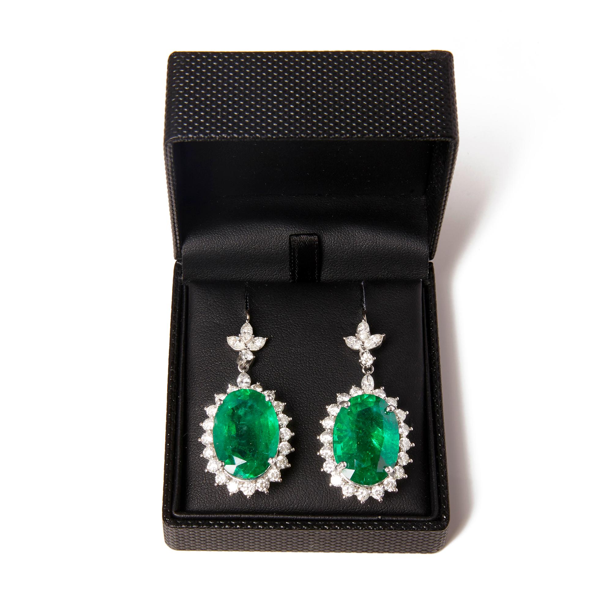 Contemporary David Jerome 18 Karat White Gold Emerald and Diamond Drop Earrings For Sale