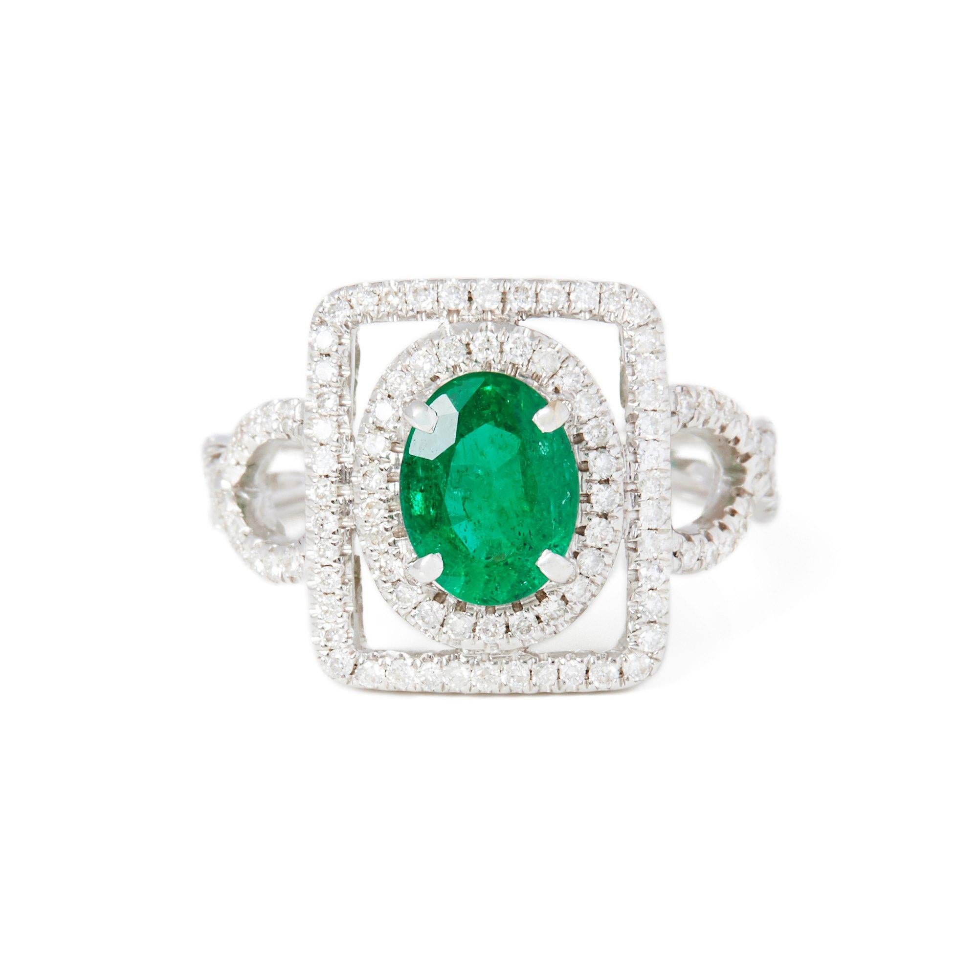 Dieser von David Jerome entworfene Ring stammt aus seiner privaten Collection und weist einen Smaragd von insgesamt 1,58 Karat auf, der in Sambia gewonnen wurde. Besetzt mit runden Diamanten im Brillantschliff von insgesamt 0,59 ct. in einer Fassung
